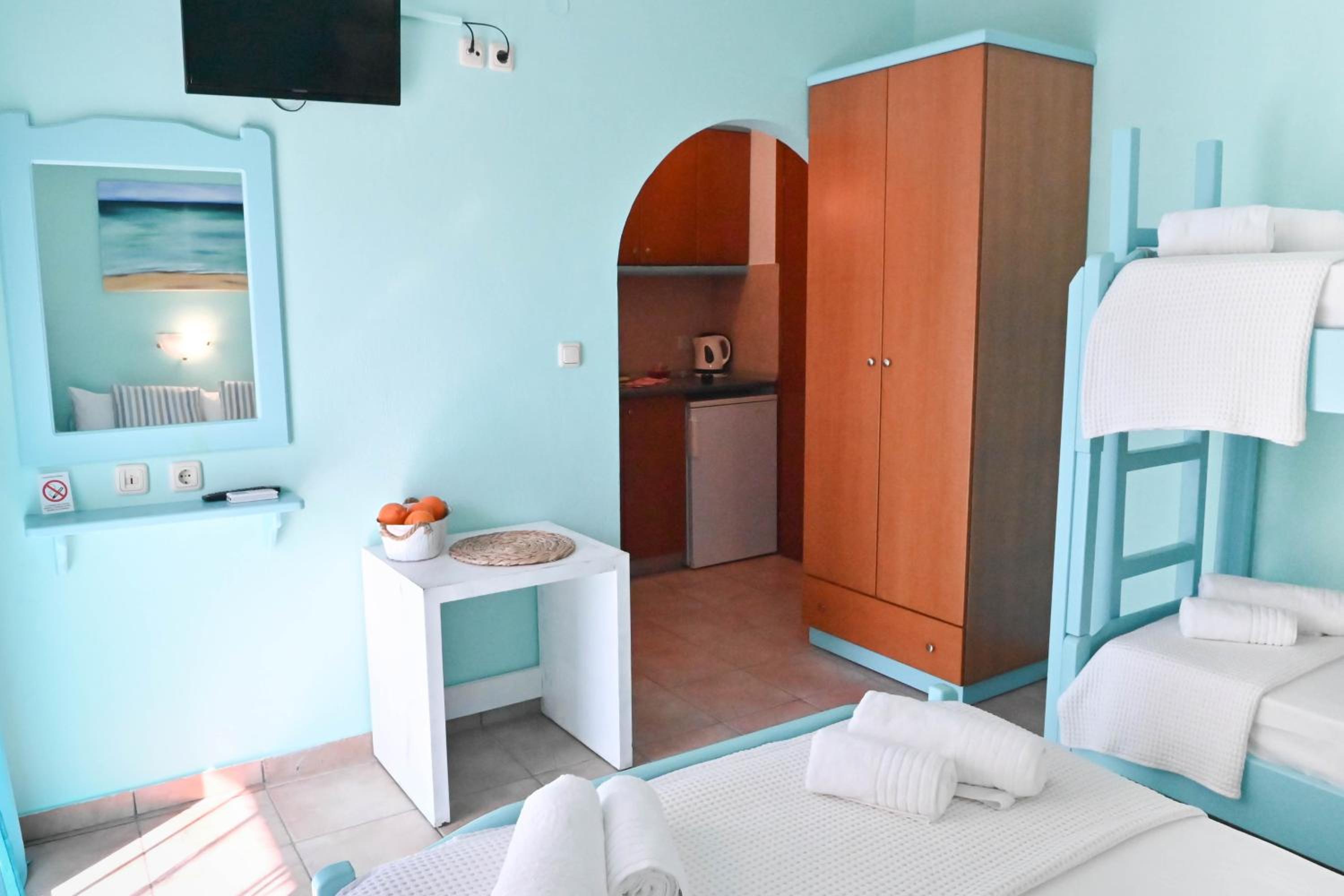 Triple Room with Terrace photo 3