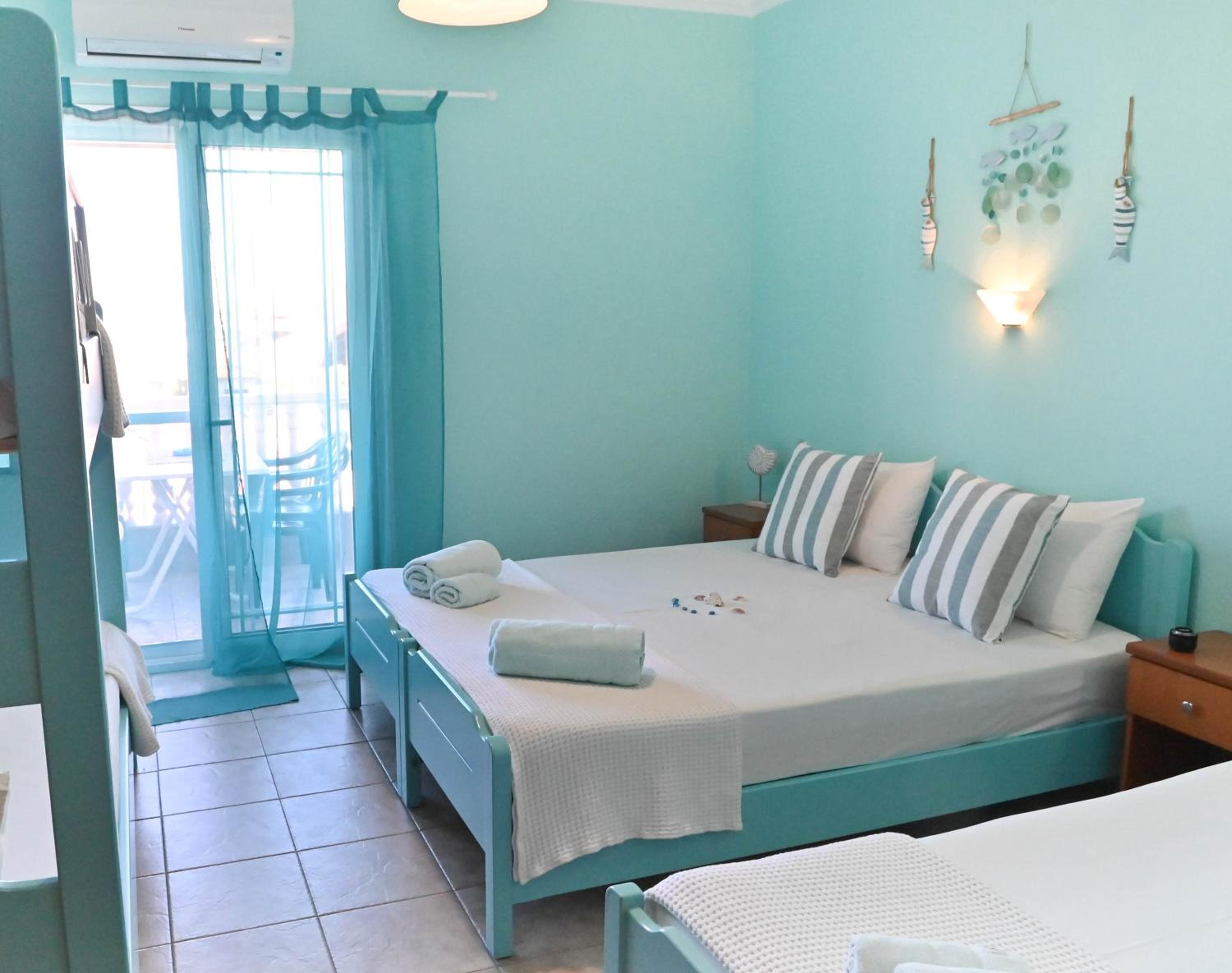 Quadruple Room with Terrace