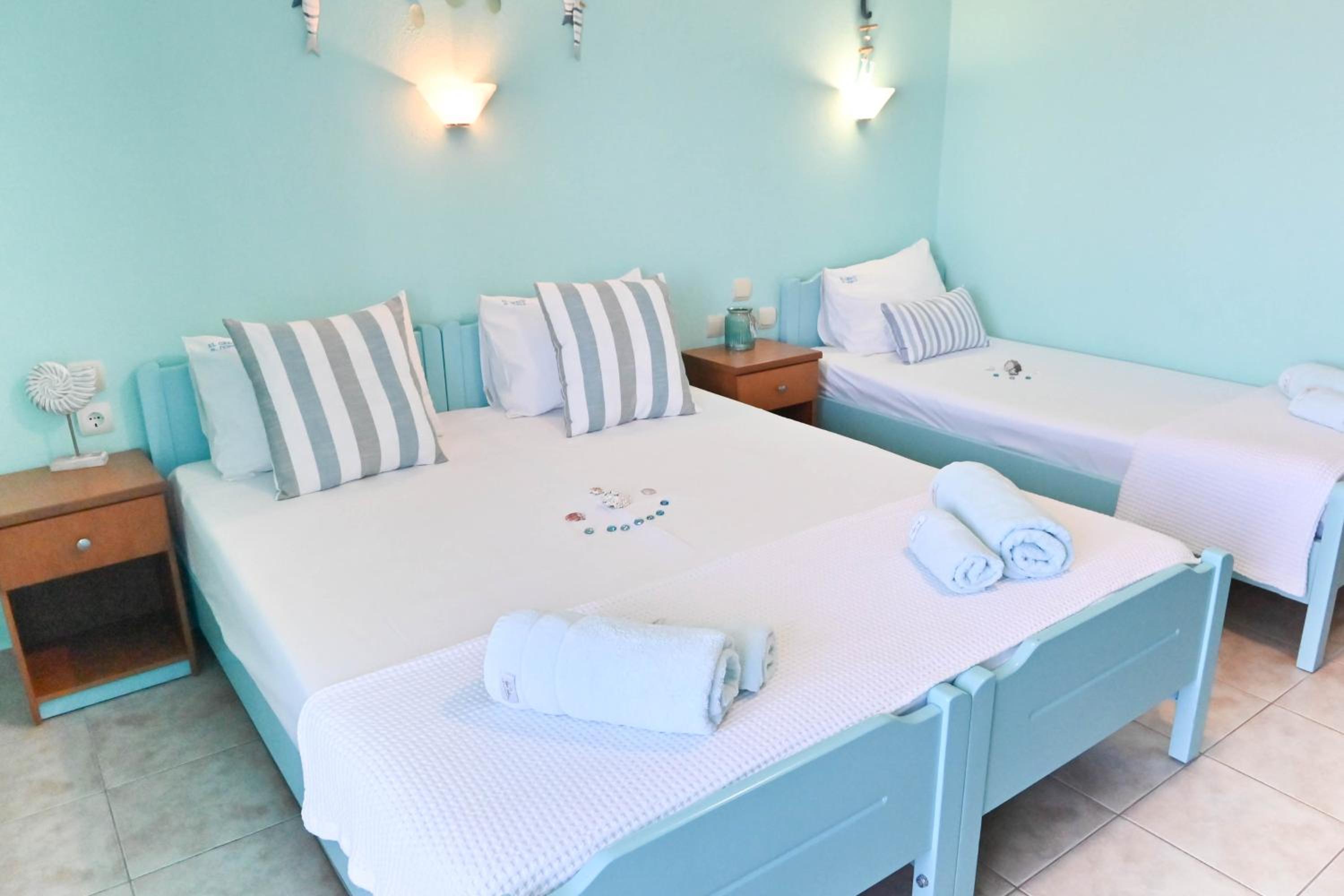 Quadruple Room with Terrace photo 3