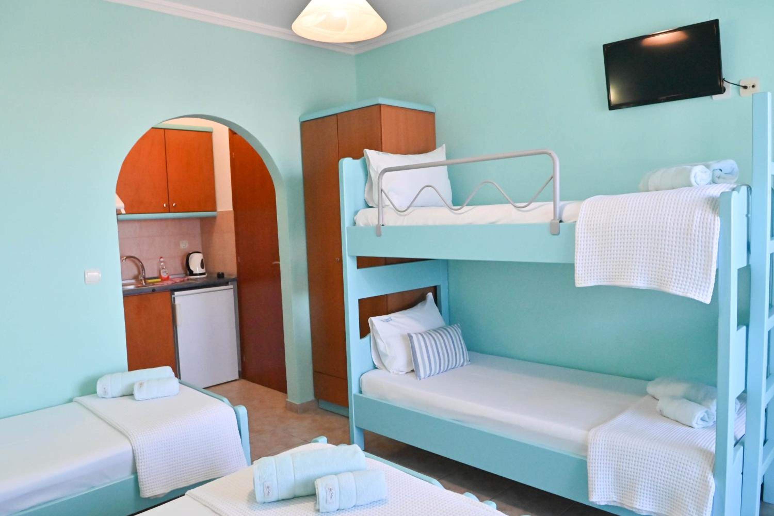 Quadruple Room with Terrace photo 2