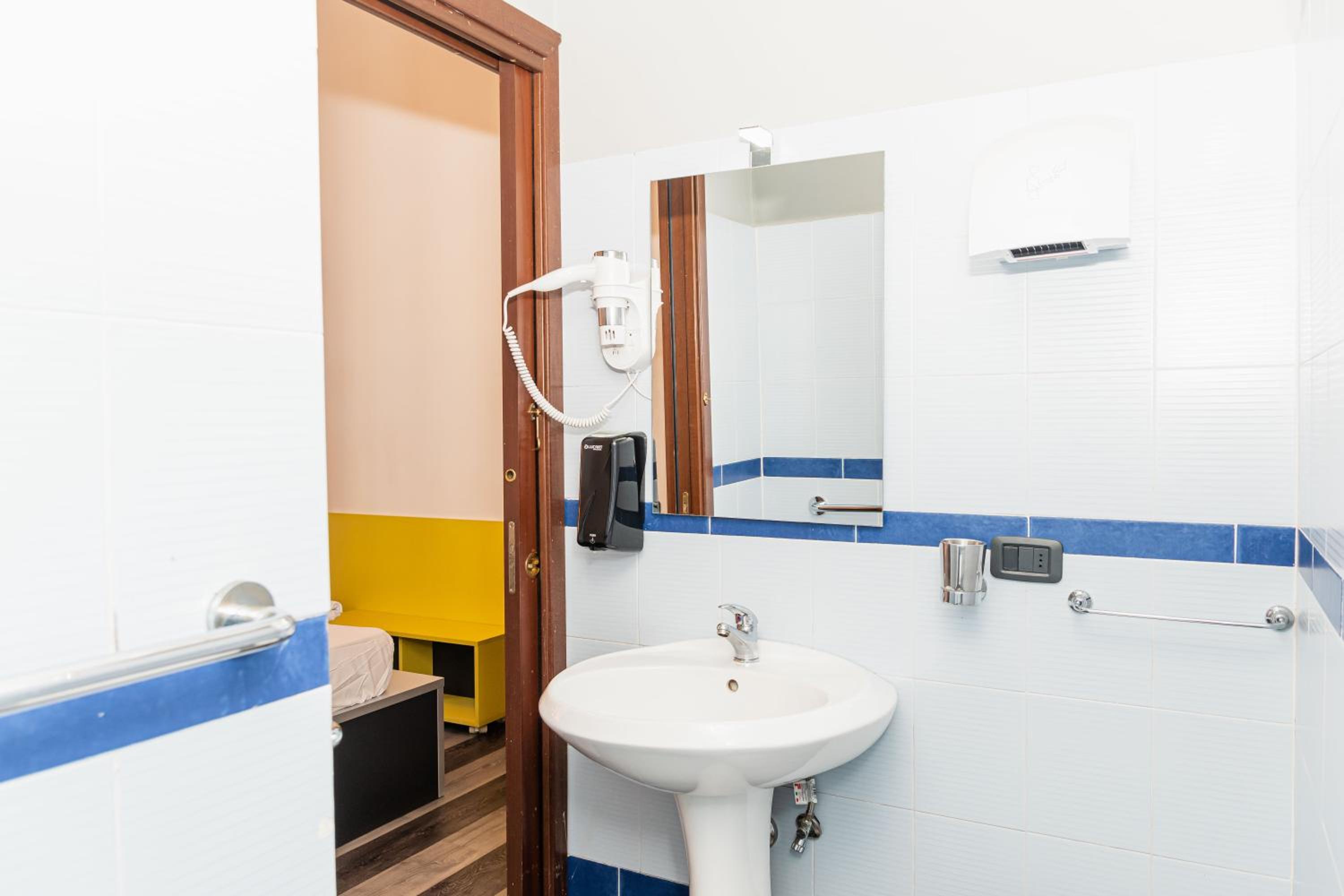 Double Room with Private Bathroom photo 3