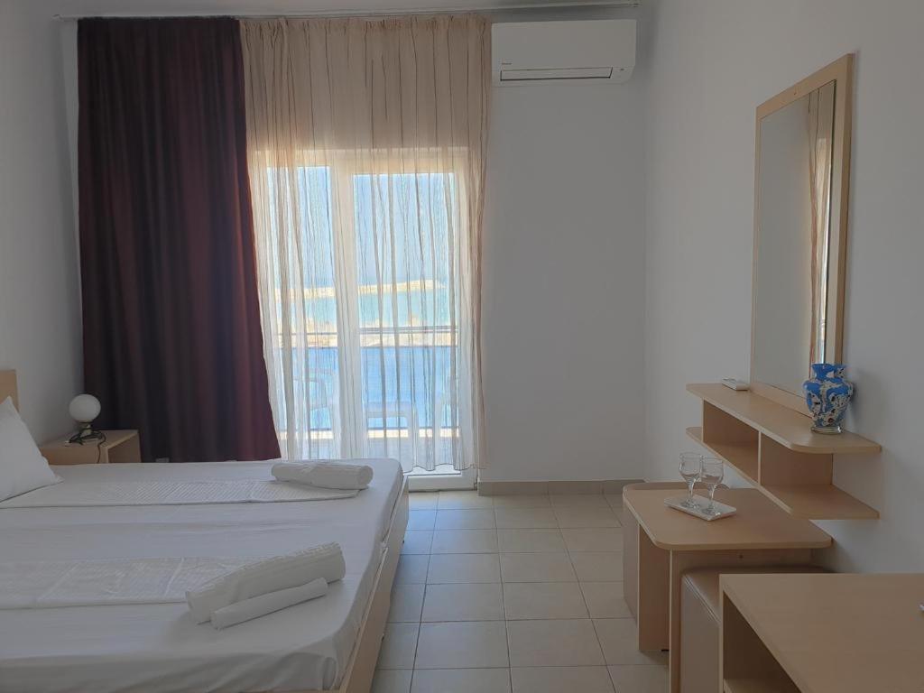 Standard Twin Room with Balcony & Sea View - Photo 2