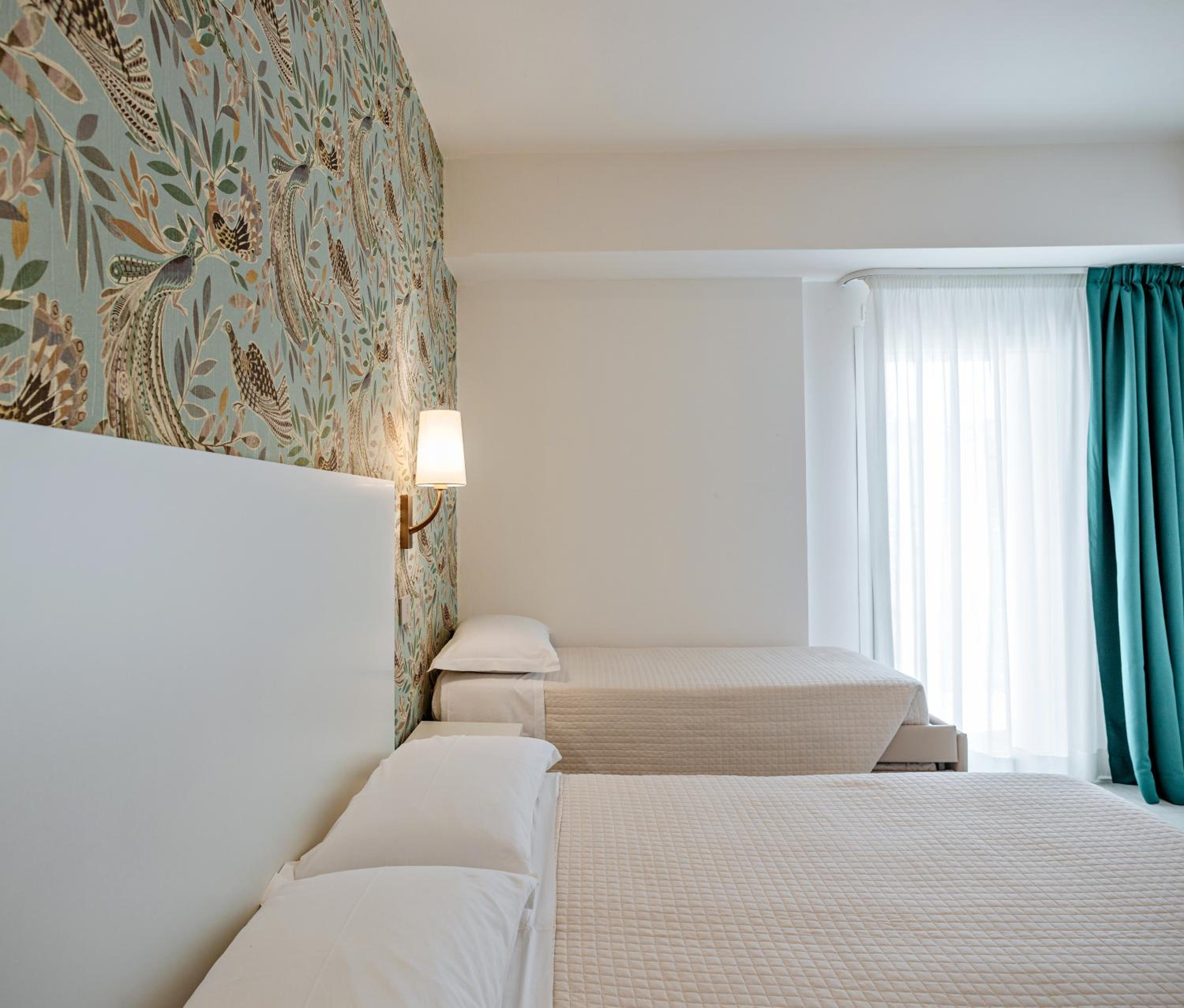 Deluxe Quadruple Room - Photo 1