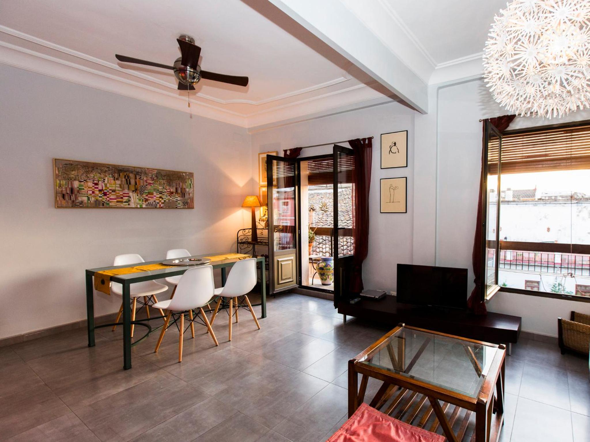 Apartamento de dos habitaciones con balcón