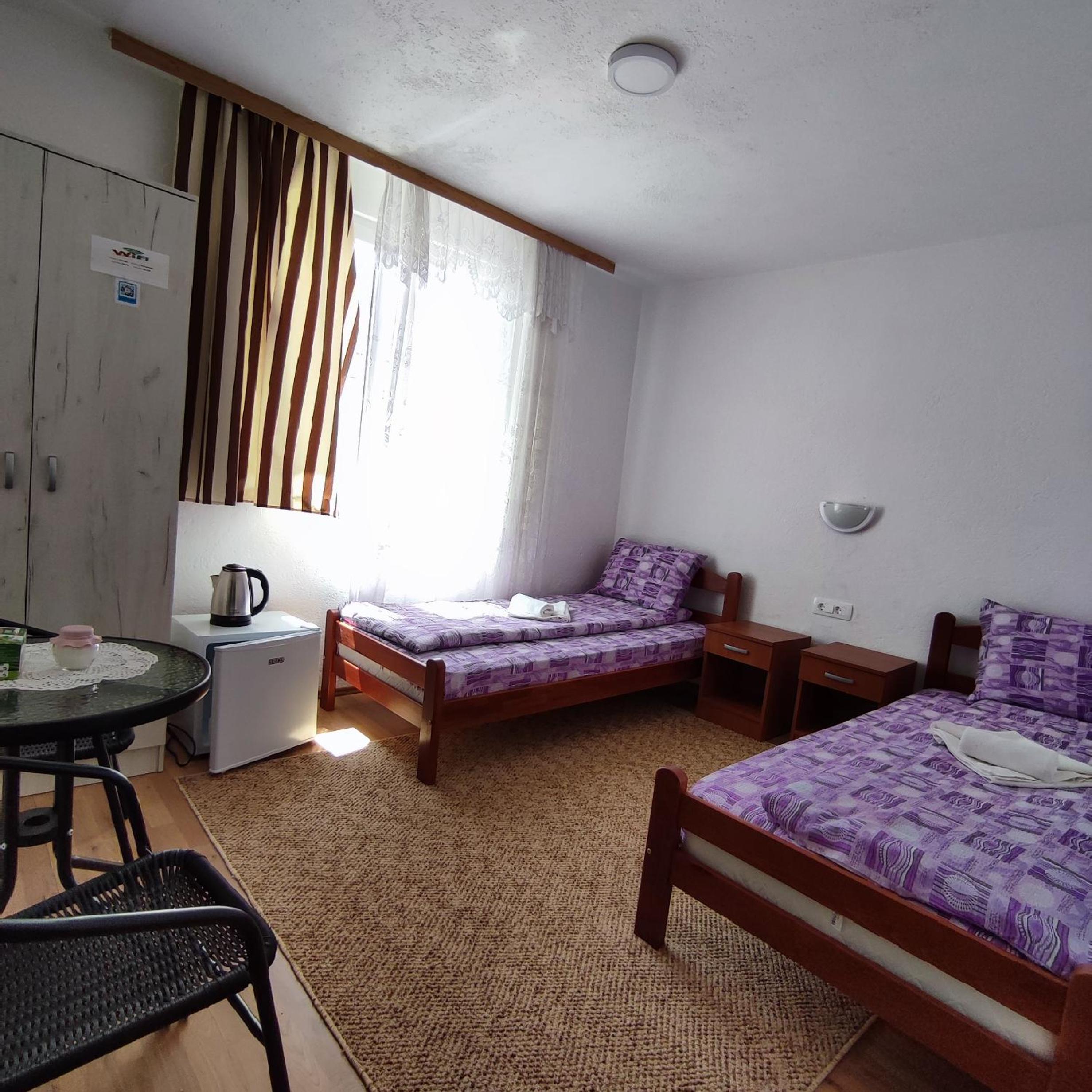 Twin Room with Shared Bathroom photo 2