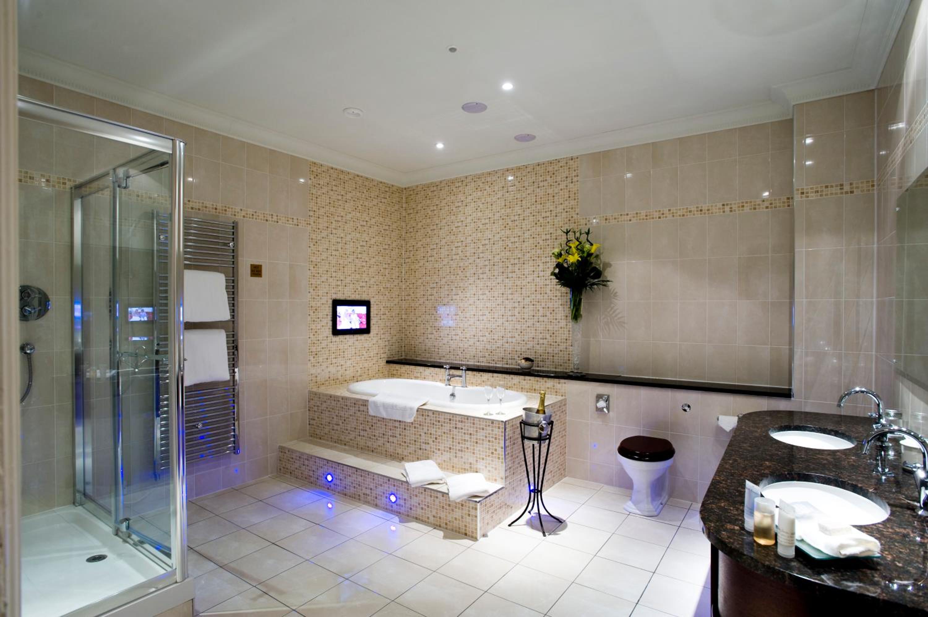 Superior Suite - Photo 3
