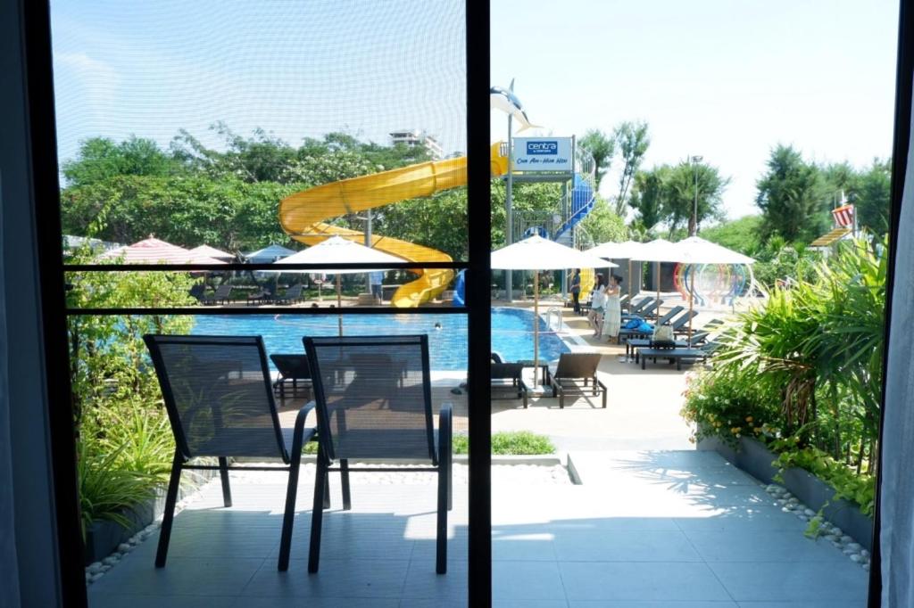 Deluxe King Room with Pool Terrace photo 2