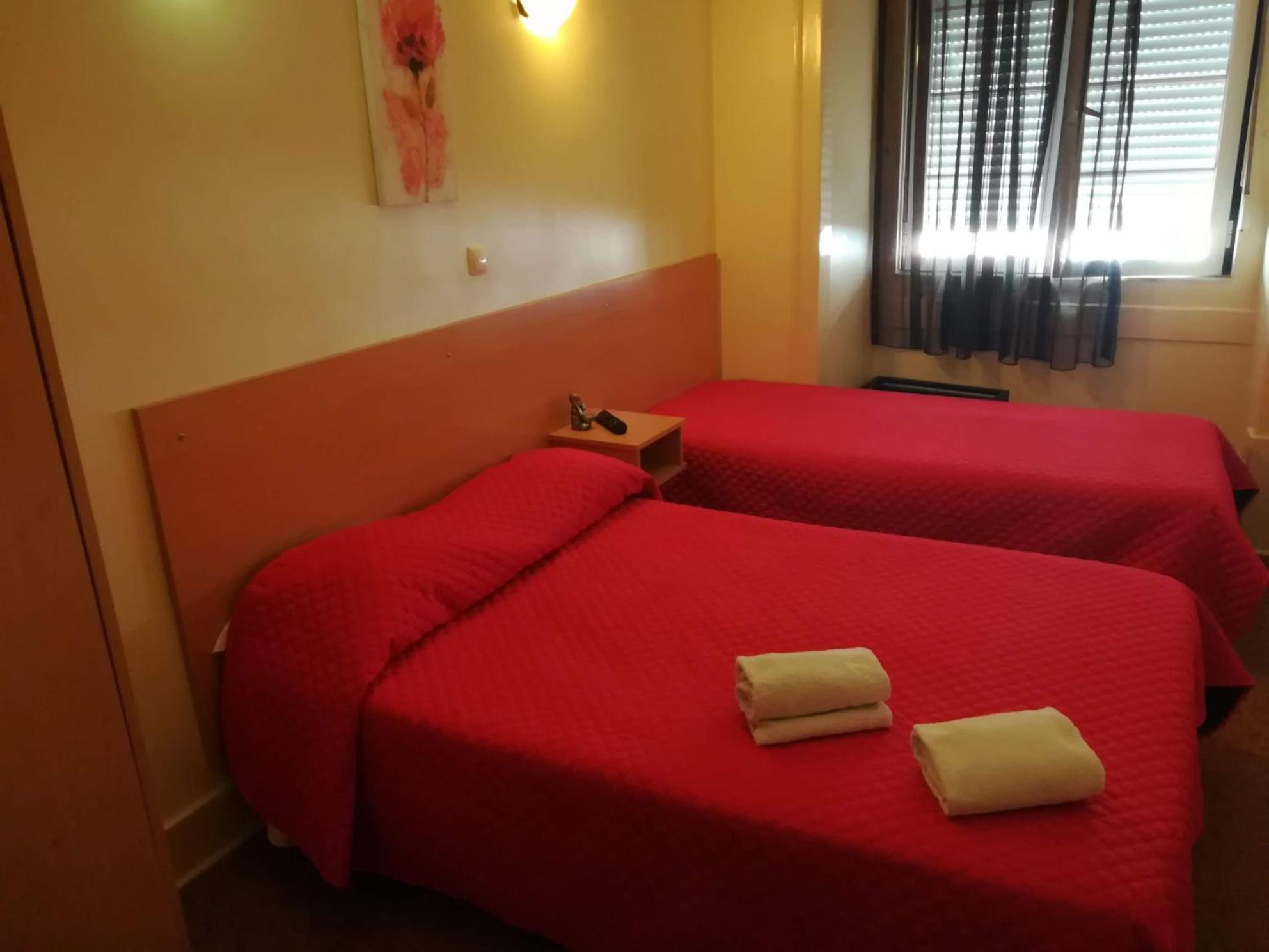 Triple Room with Private Bathroom photo 2