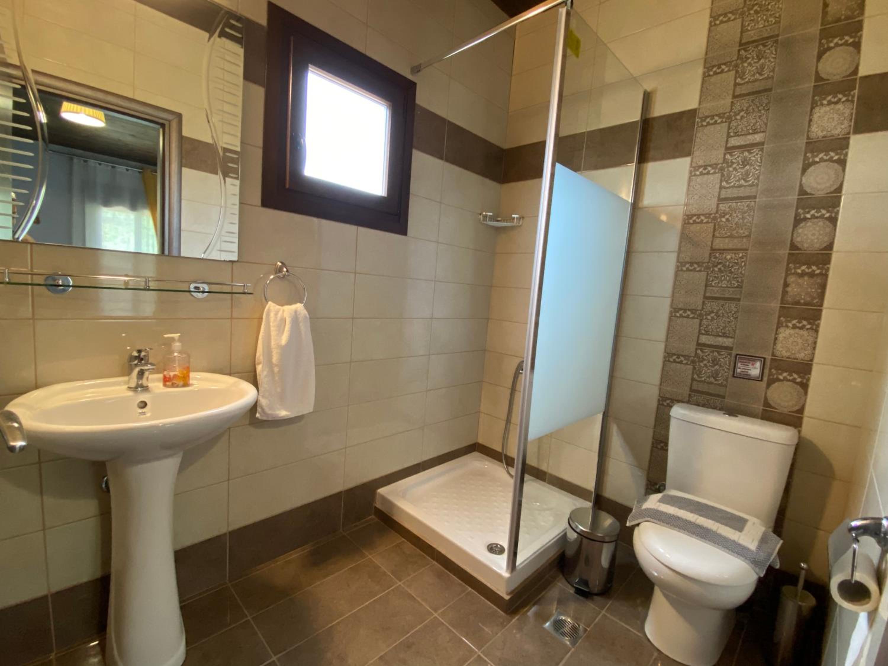 Deluxe Double Room (2 Adults + 1 Child) - Photo 14