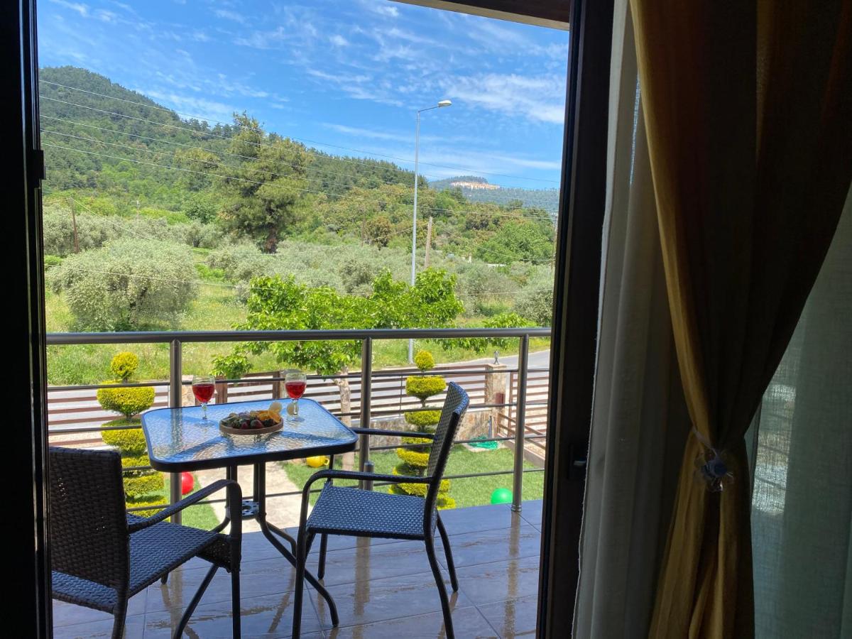 Deluxe Double Room (2 Adults + 1 Child) - Photo 2