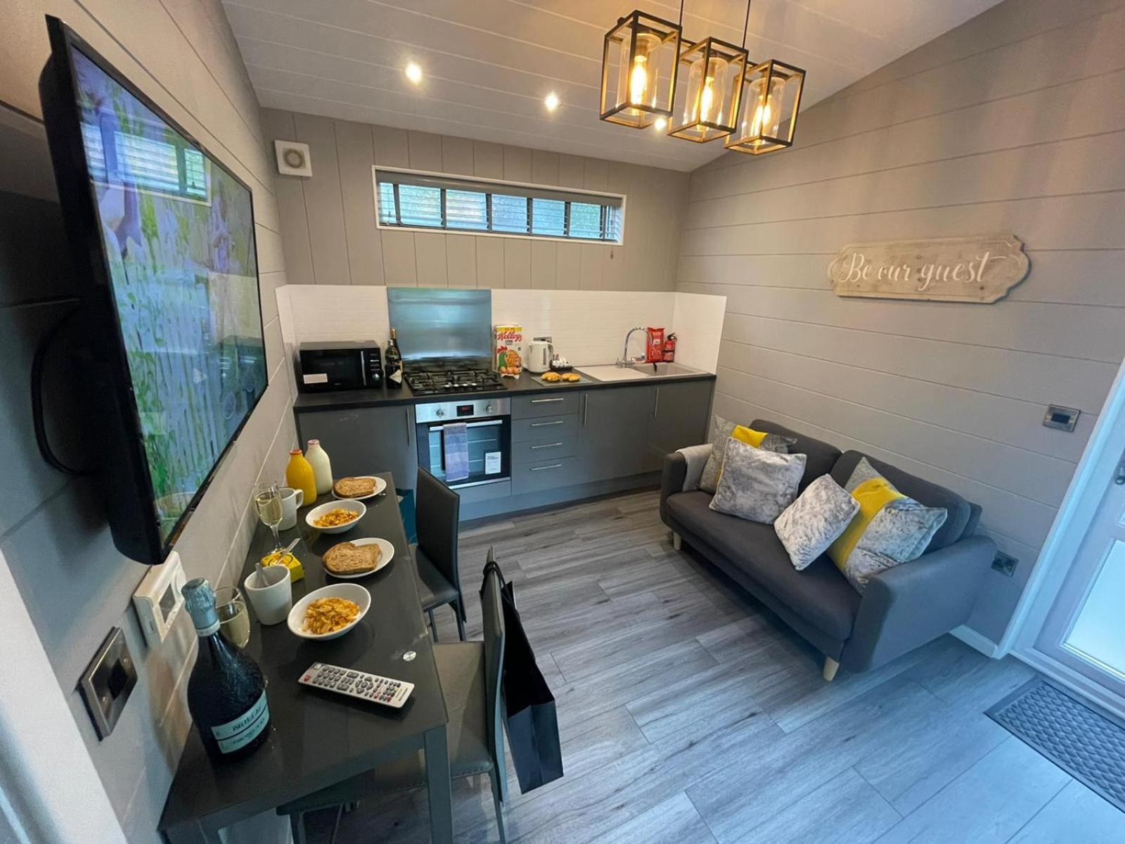 One-Bedroom House - Photo 10