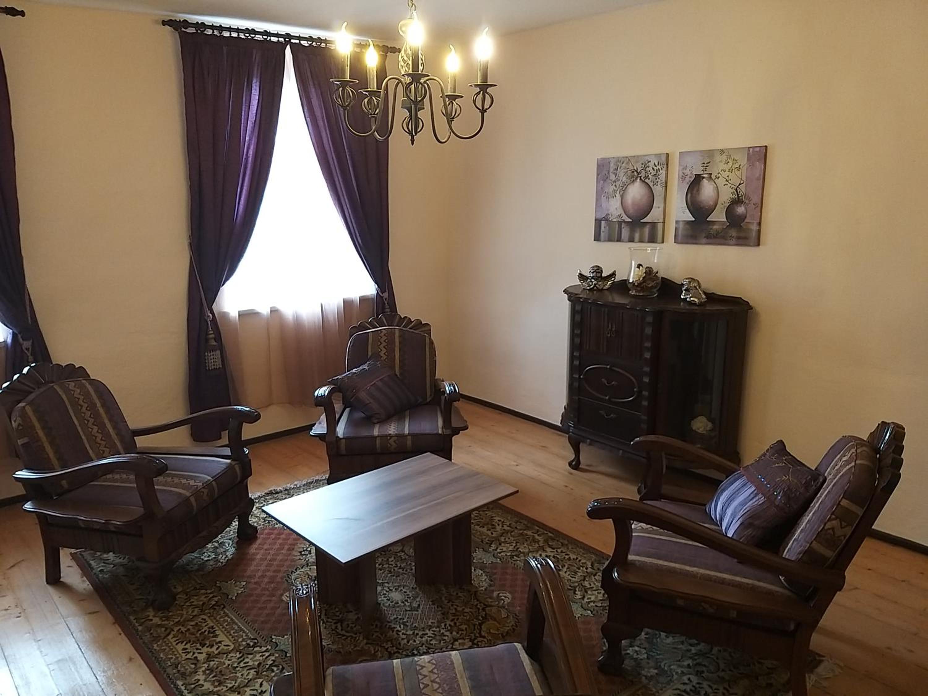 One-Bedroom Apartment - Photo 1