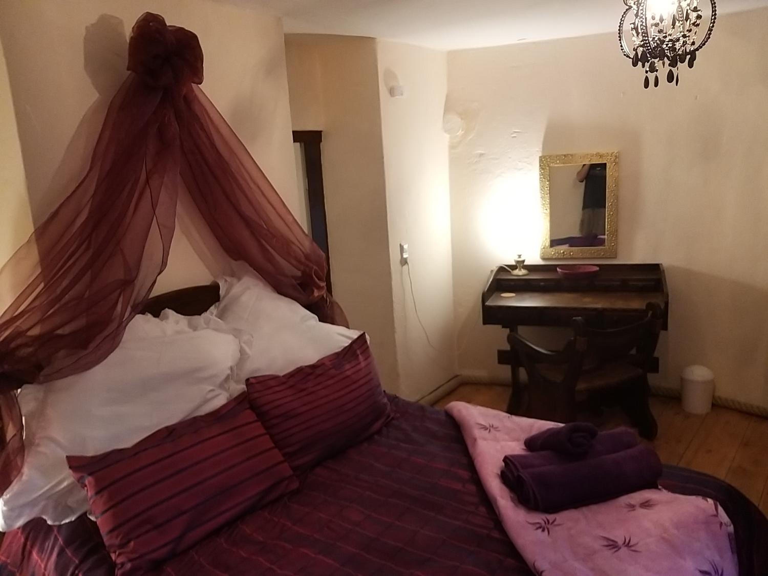 One-Bedroom Apartment - Photo 5