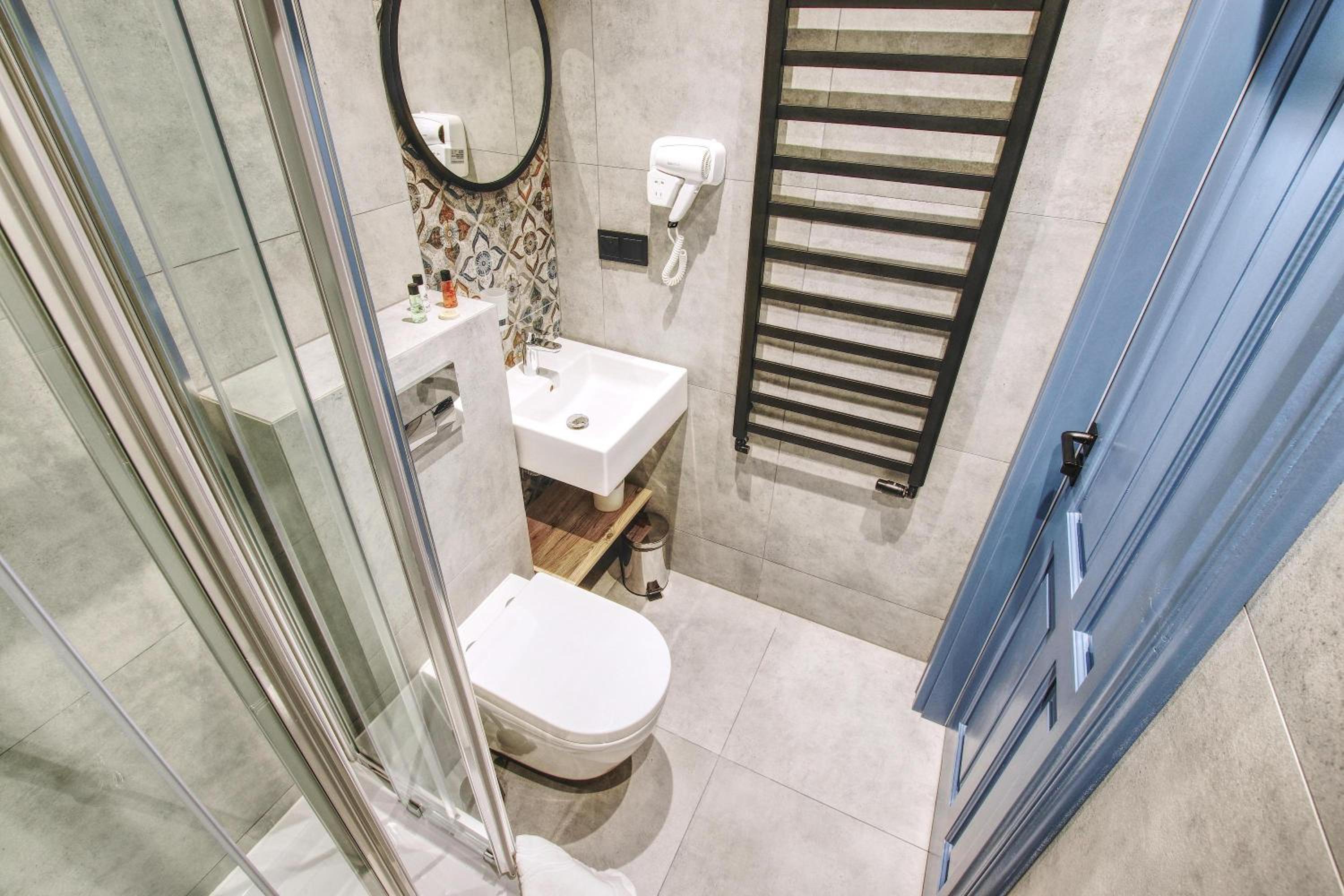 Quadruple Room with Private Bathroom photo 3