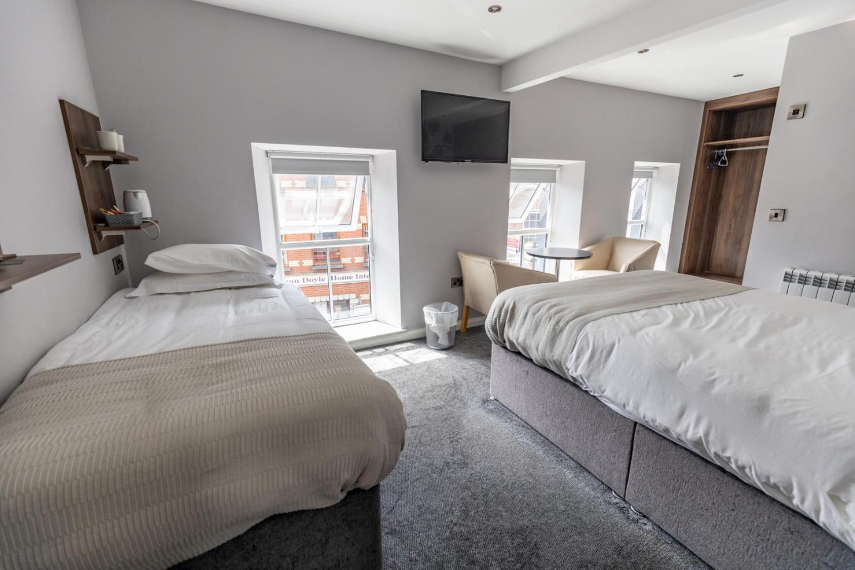 Twin Room - Photo 2