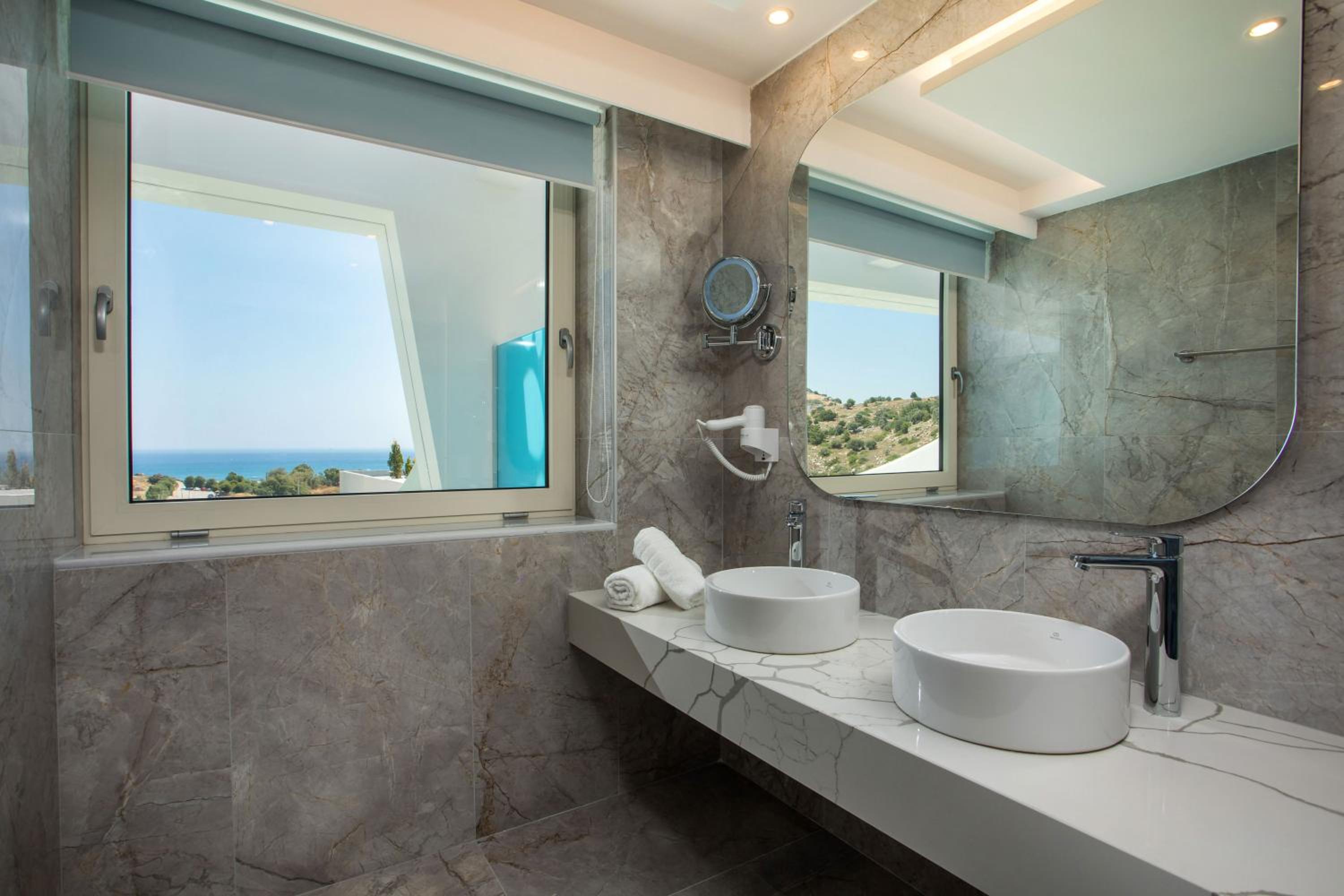Executive Suite with Sea View & Jacuzzi (Adults Only)  - Photo 8