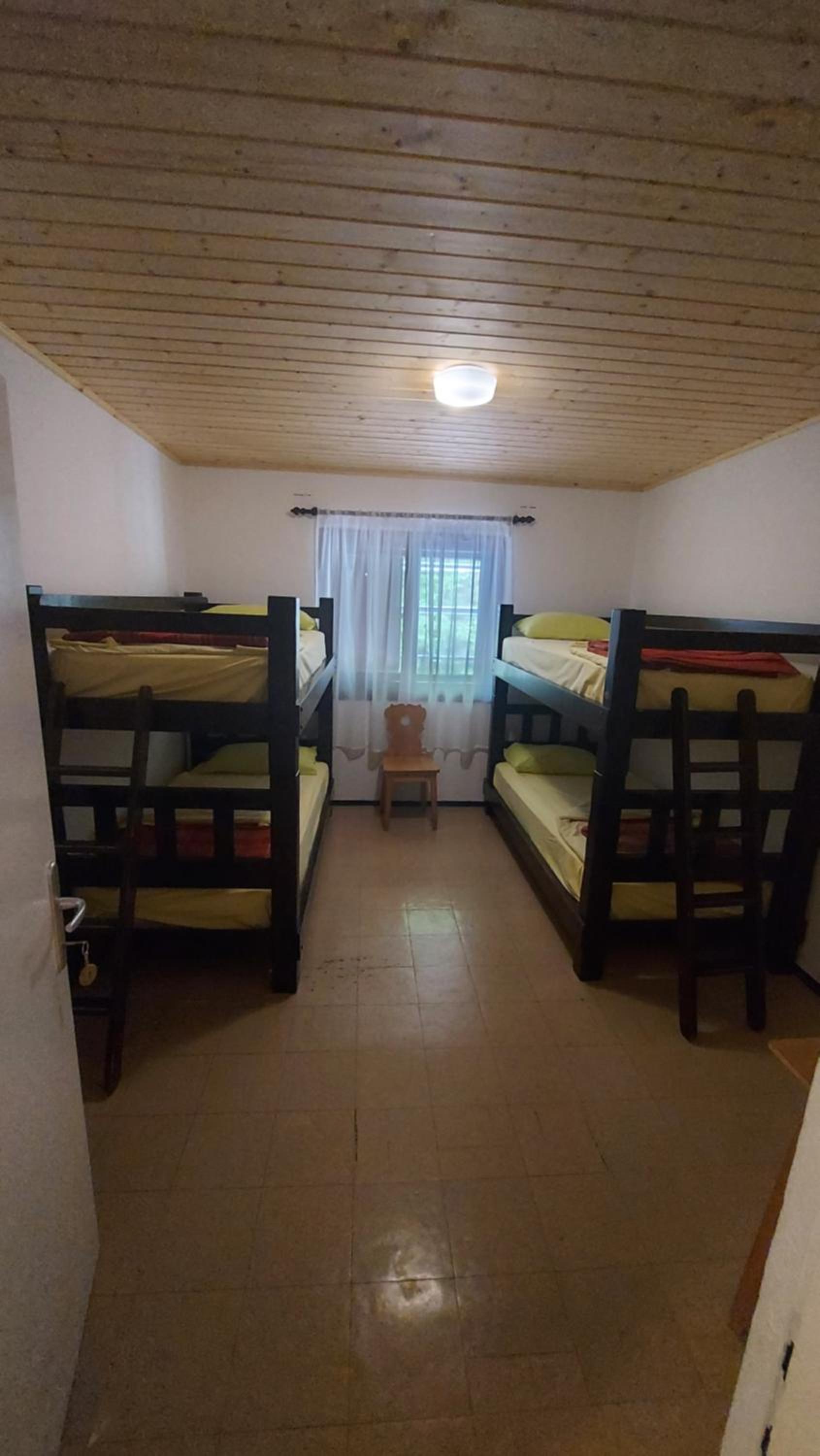 Bed in 4-Bed Mixed Dormitory Room photo 1