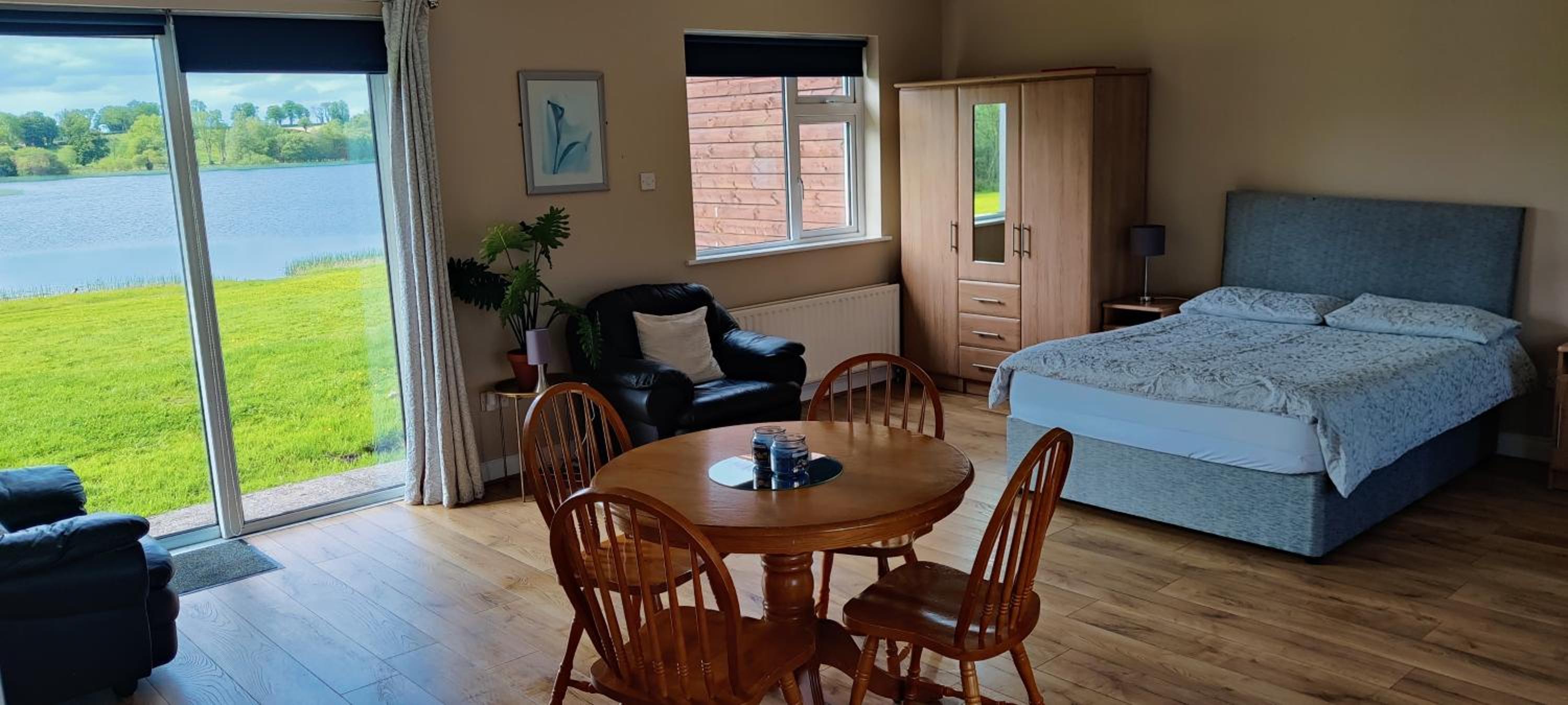 One-Bedroom House photo 1