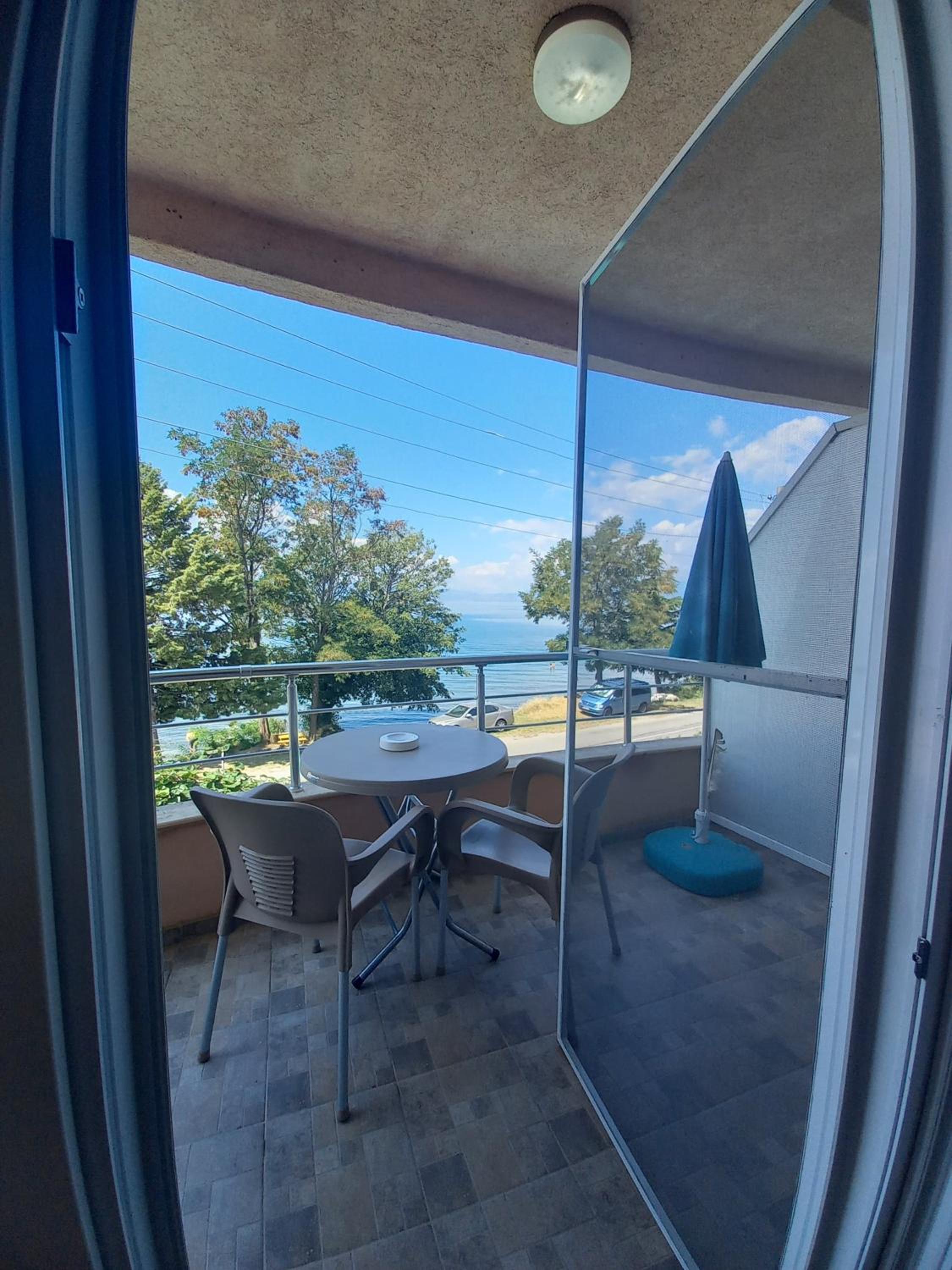Apartment with Lake View photo 3