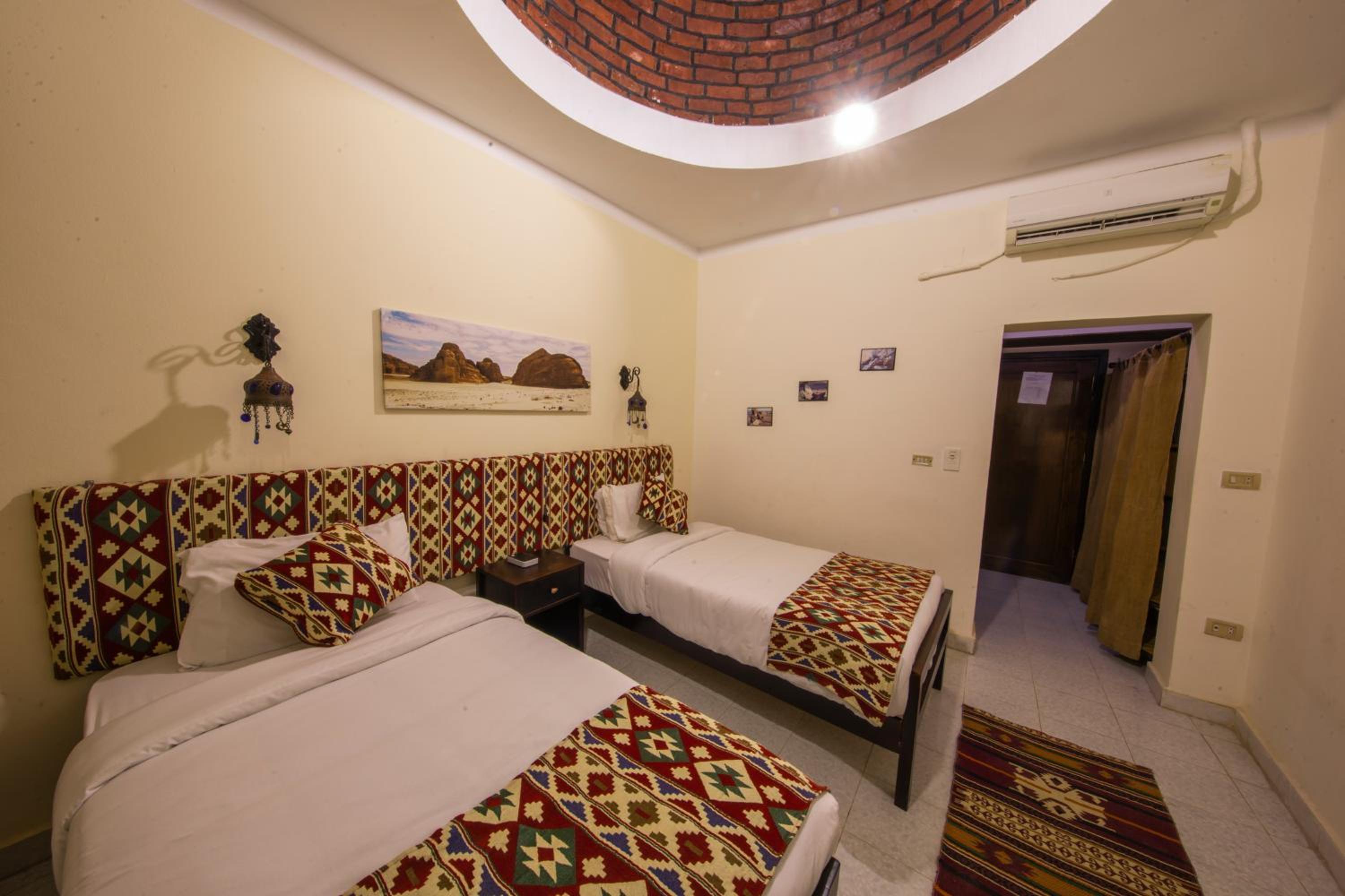 Double Room with Balcony and Sea View - Photo 6