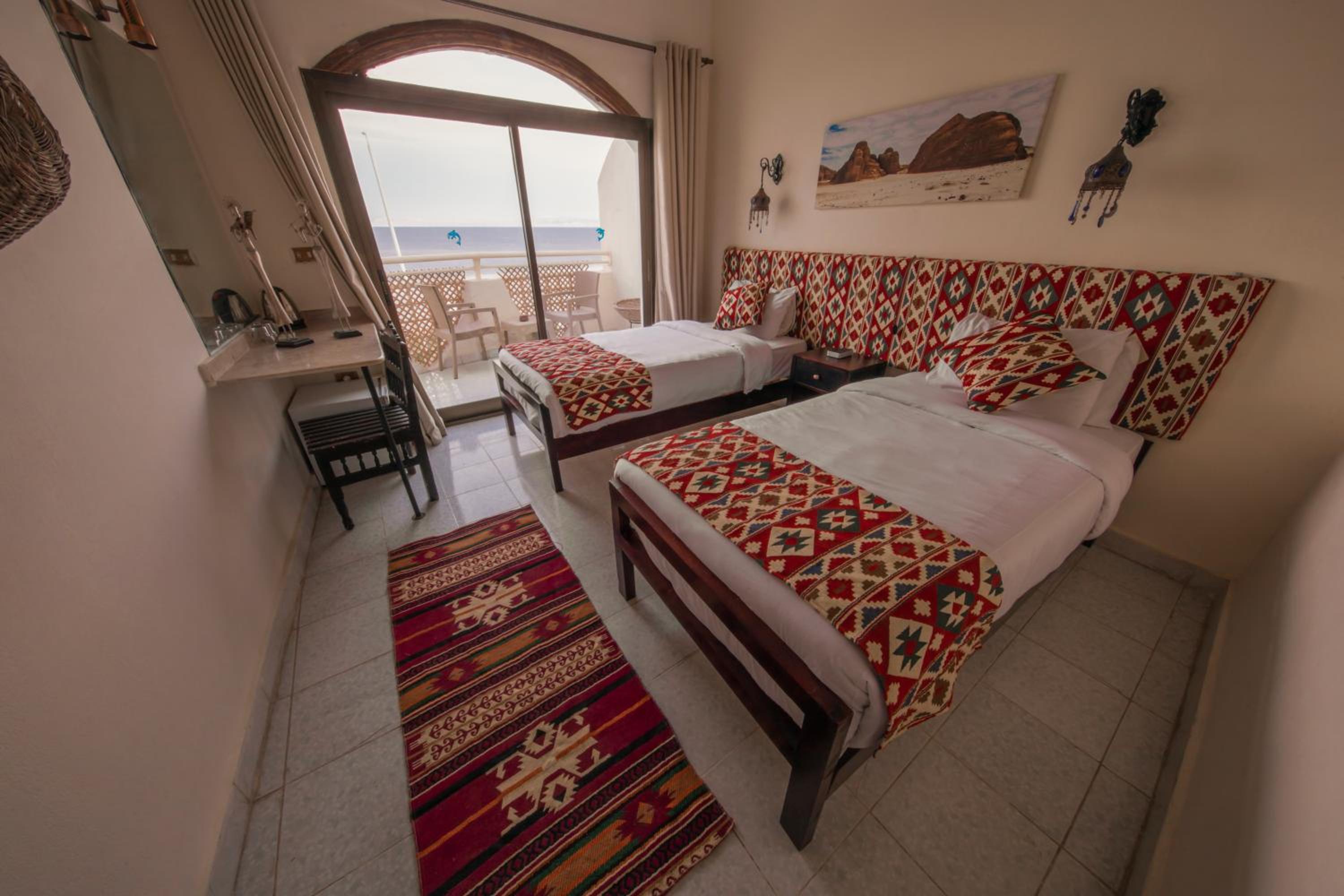 Double Room with Balcony and Sea View - Photo 1