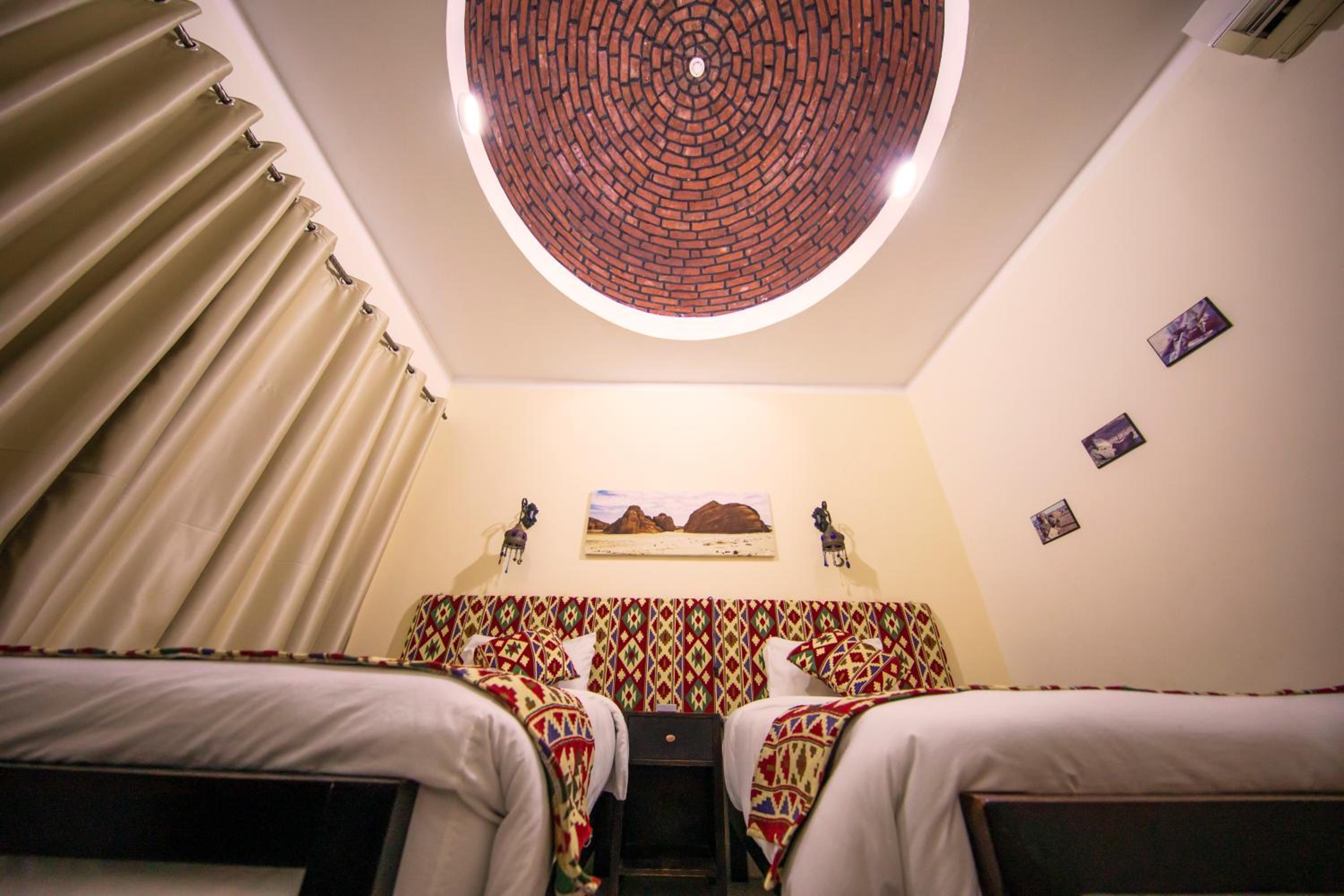 Double Room with Balcony and Sea View - Photo 3