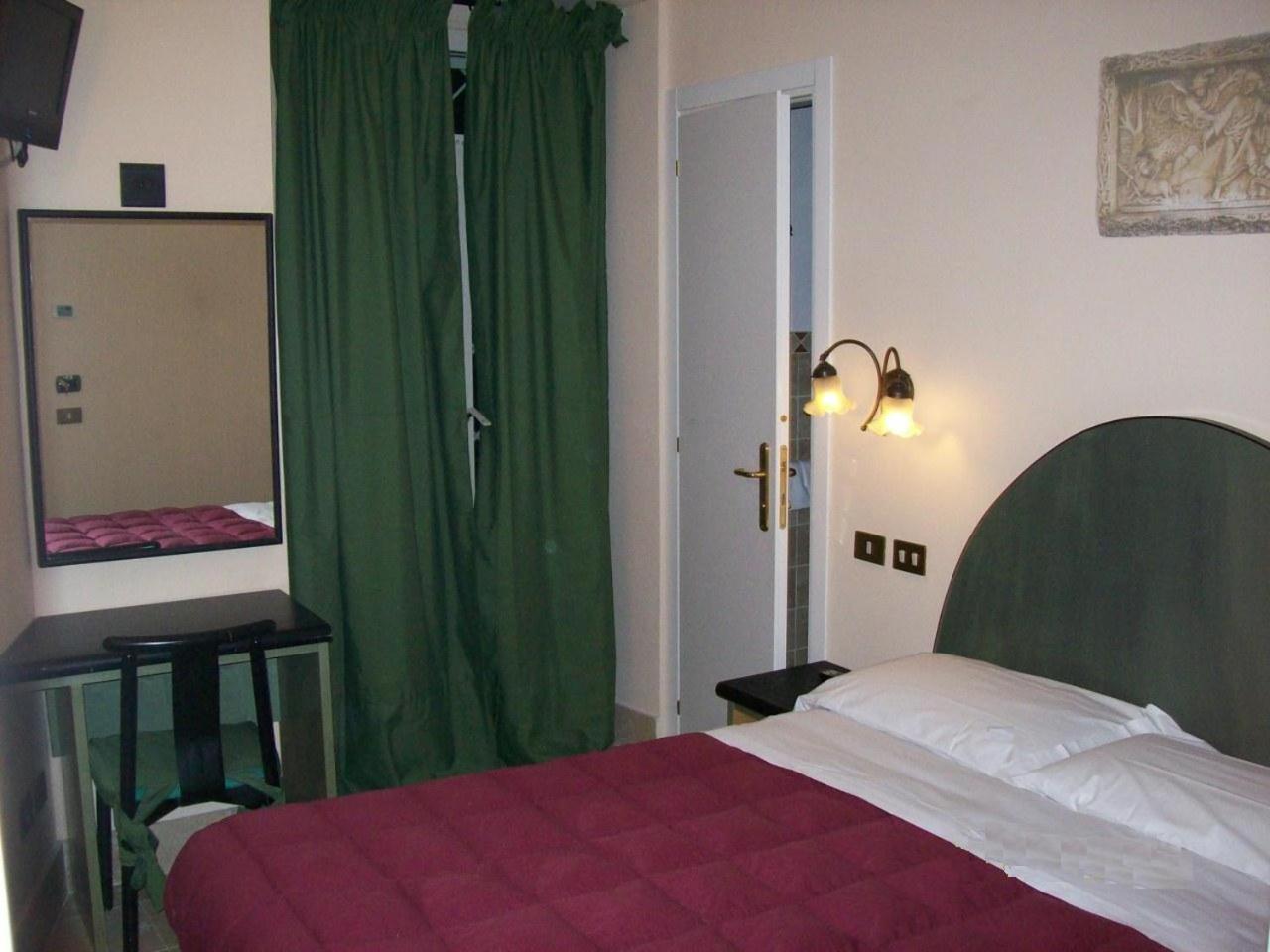 Standard Double Room photo 2