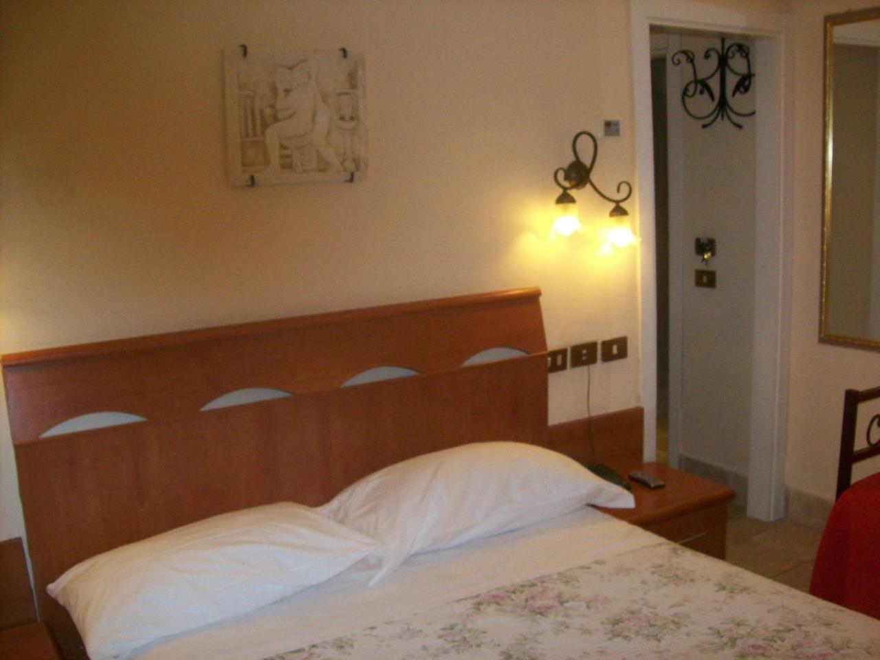 Basic Triple Room photo 2