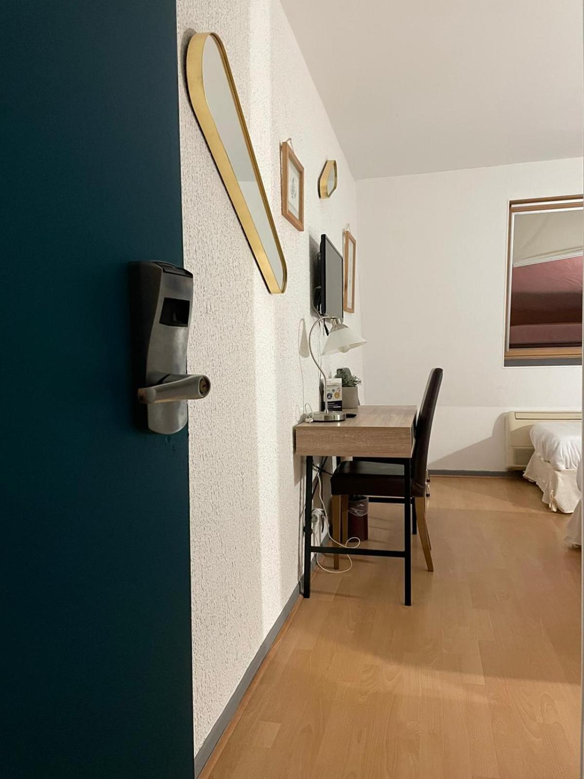 Triple Room with Private Bathroom - Photo 14