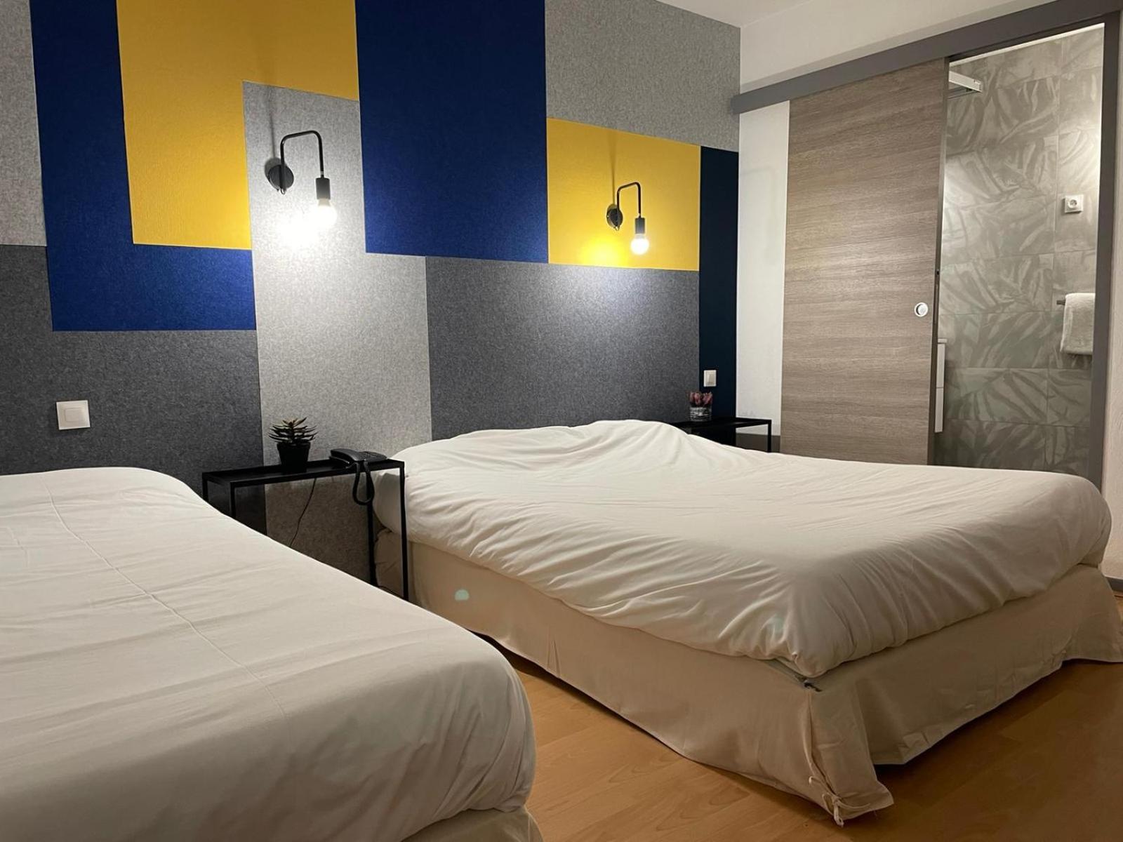 Triple Room with Private Bathroom - Photo 13