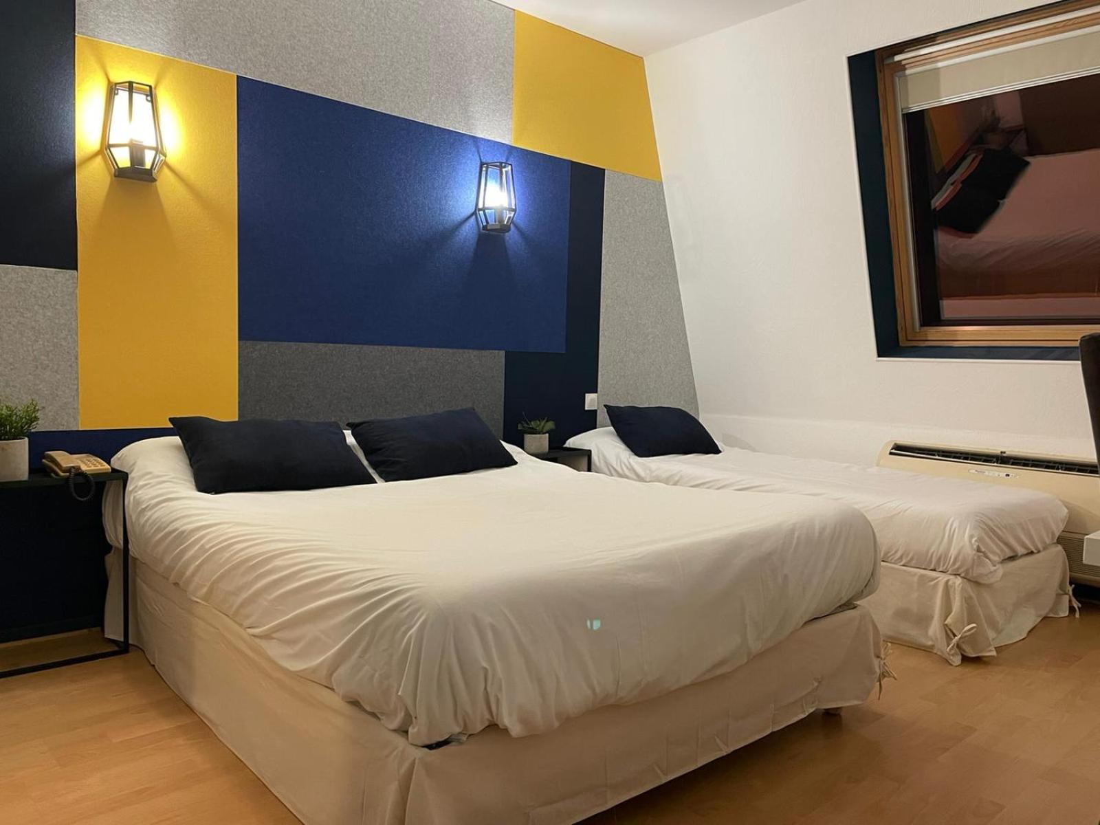 Triple Room with Private Bathroom - Photo 12