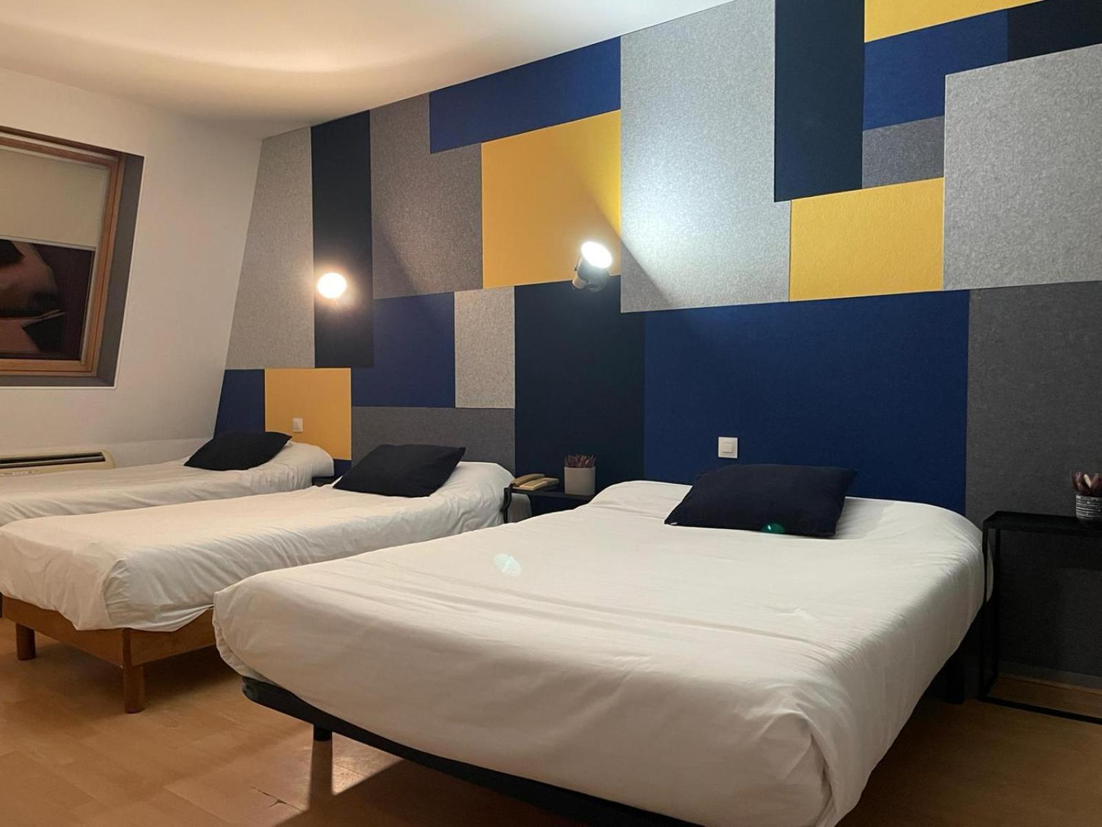 Triple Room with Private Bathroom - Photo 11