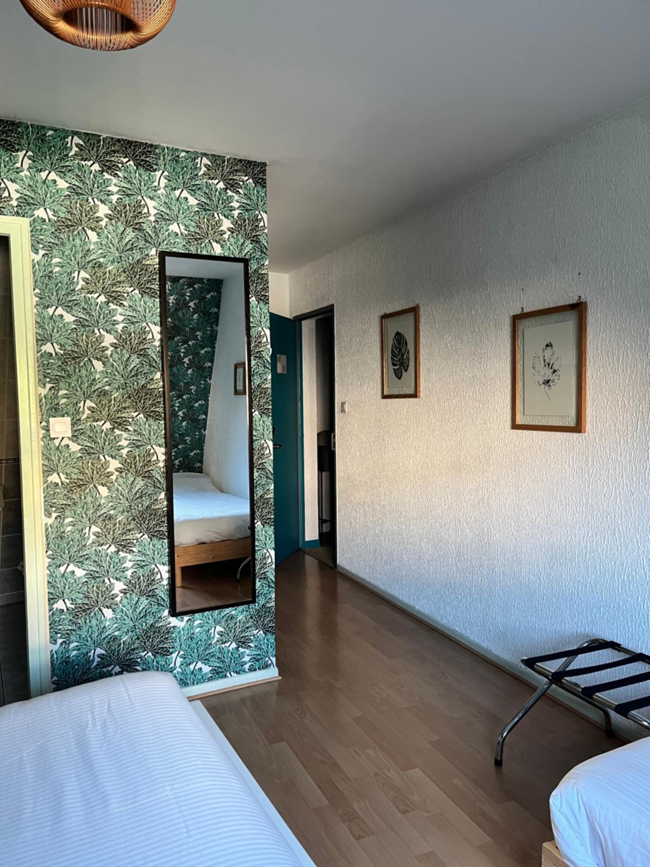 Triple Room with Private Bathroom - Photo 8
