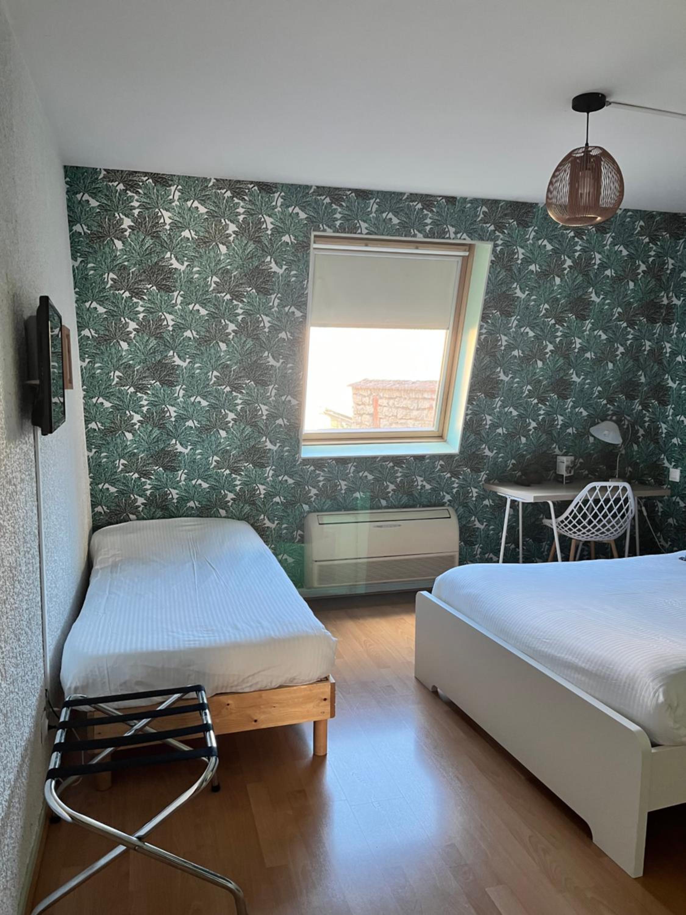 Triple Room with Private Bathroom - Photo 7