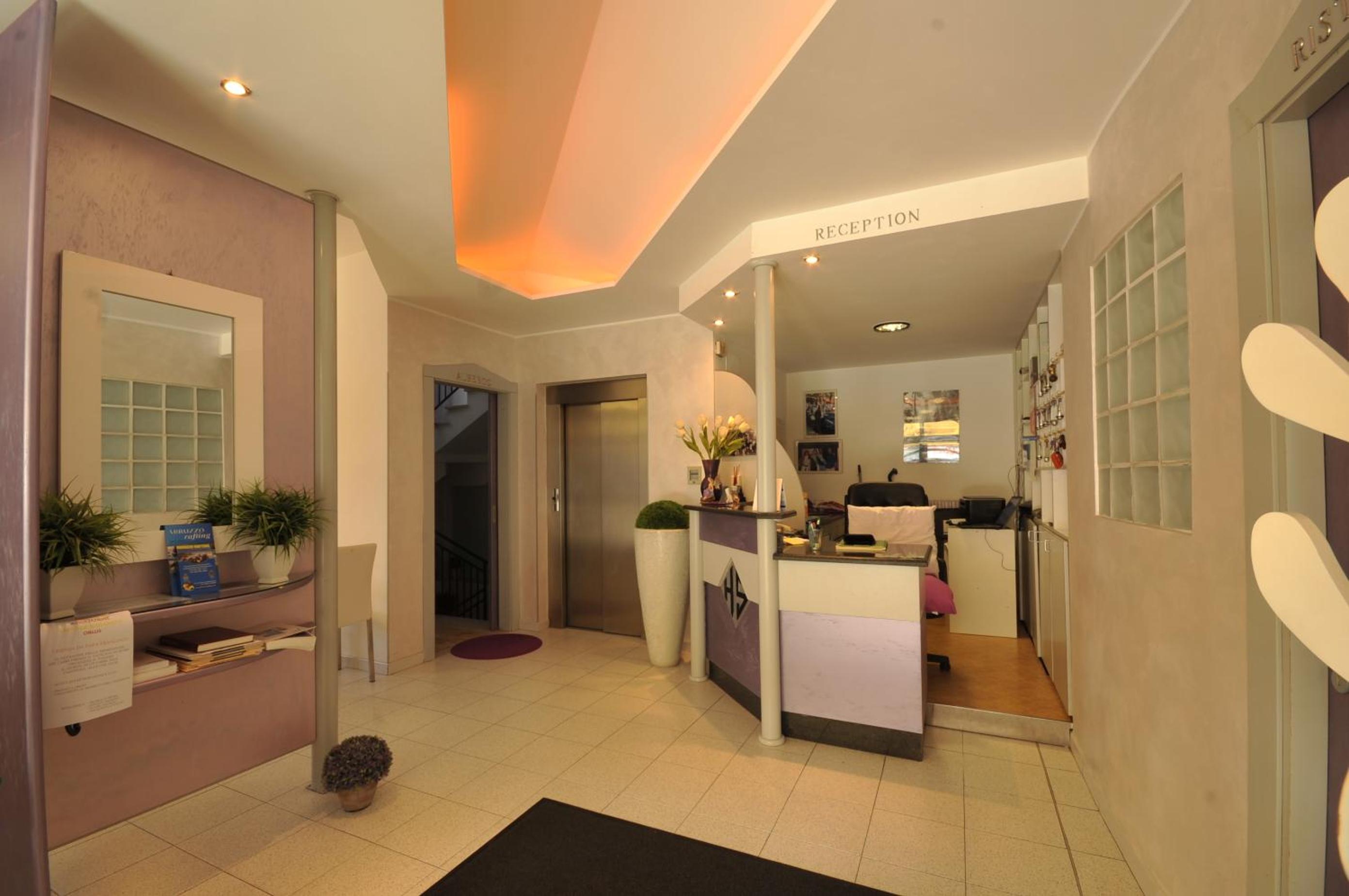Twin Room - Photo 2