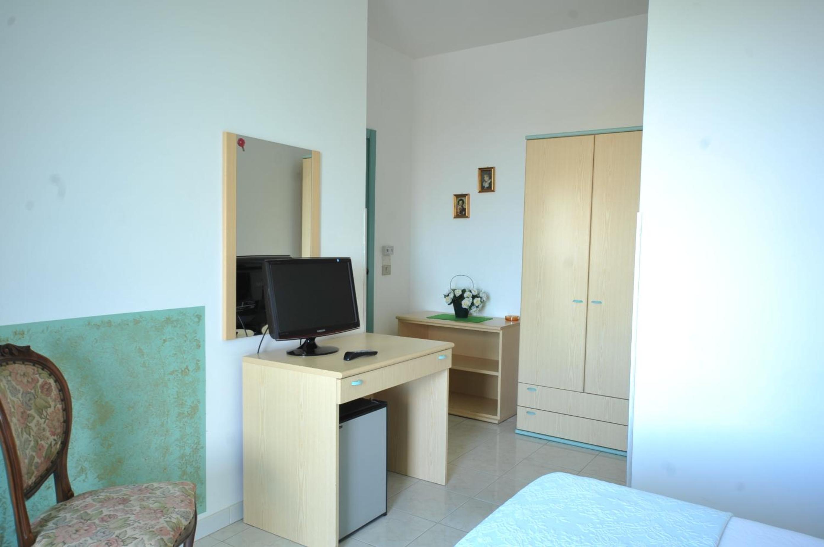 Twin Room - Photo 4