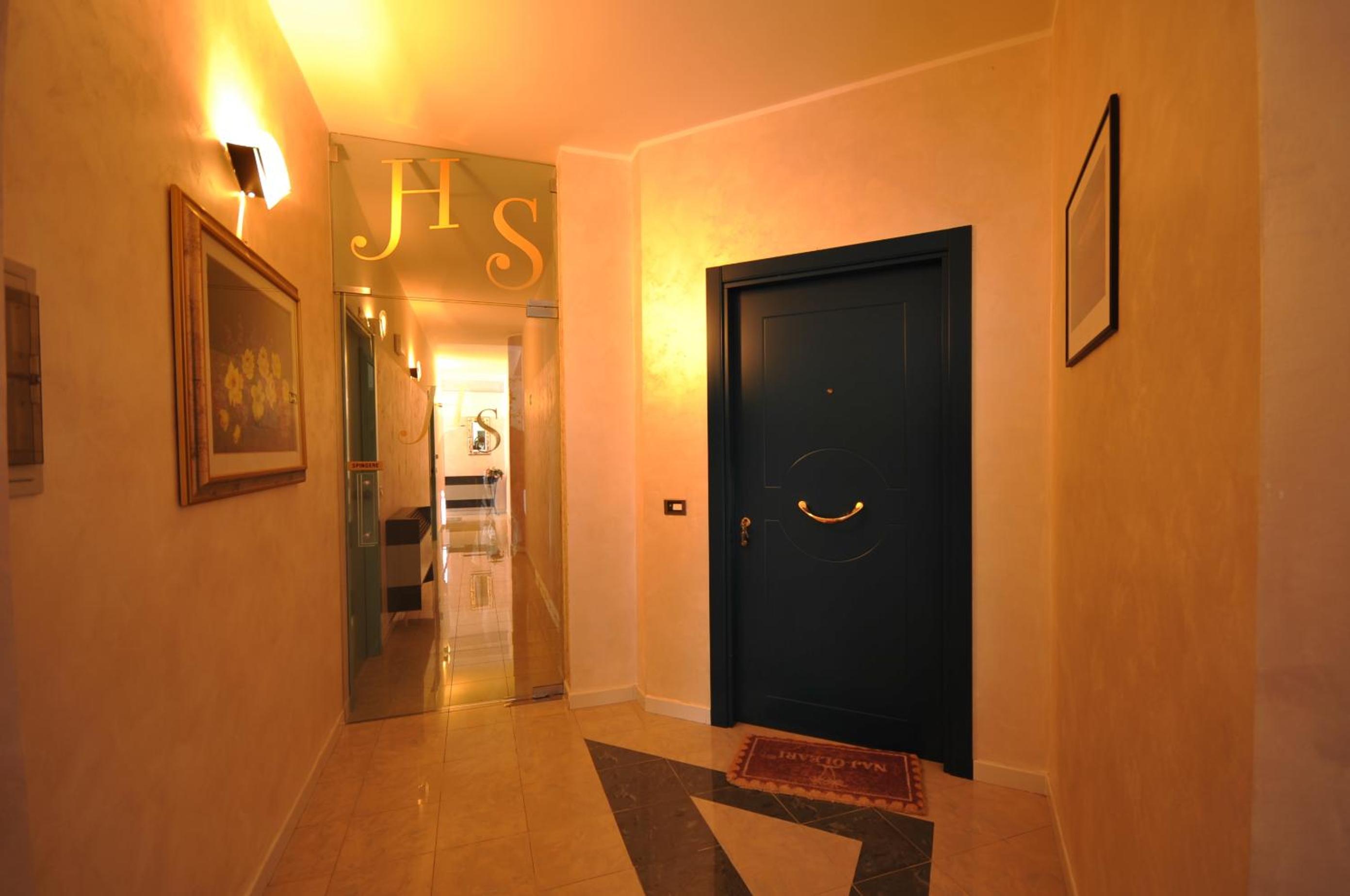 Twin Room - Photo 3