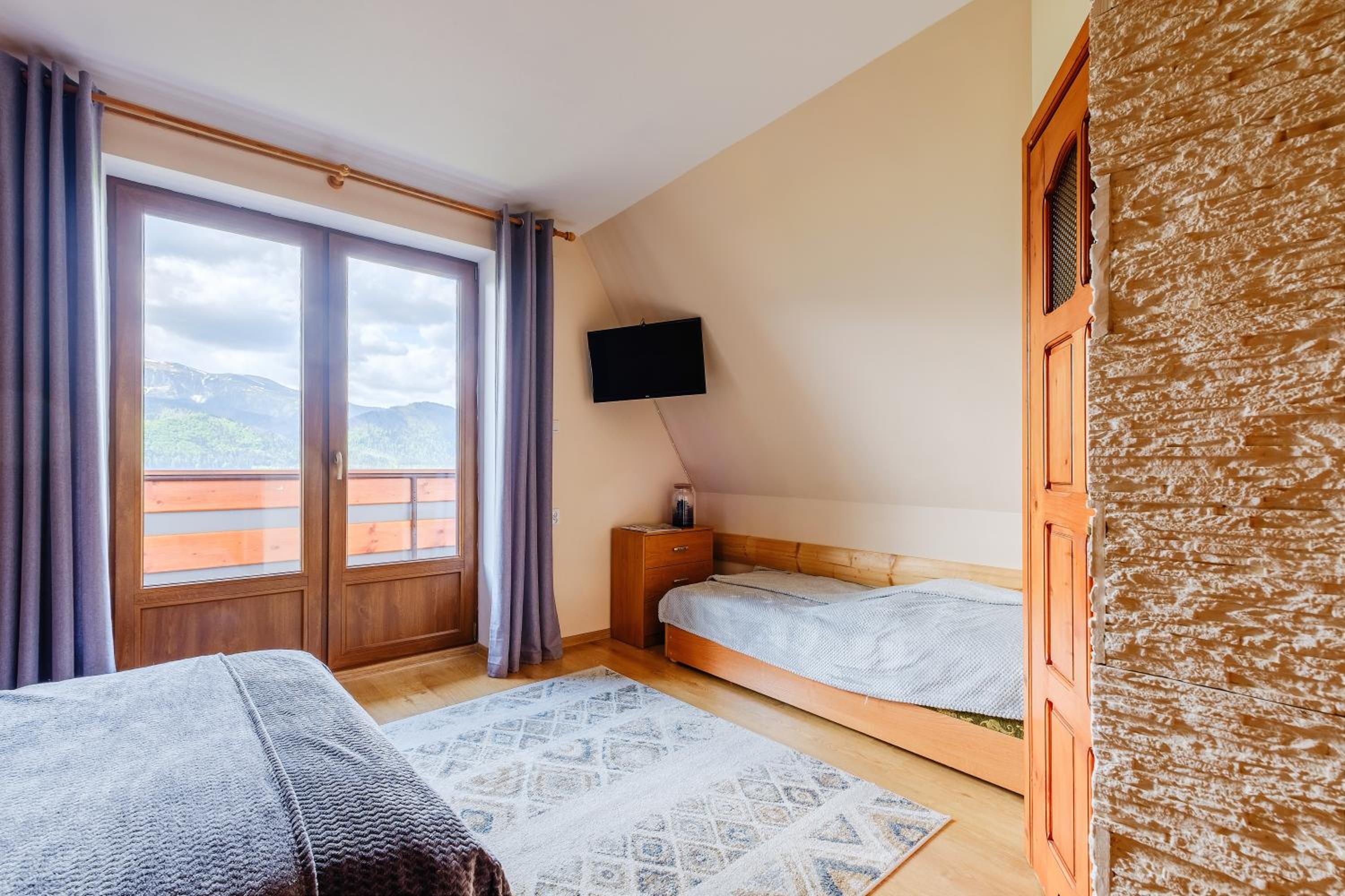 Quadruple Room with Private Bathroom photo 3