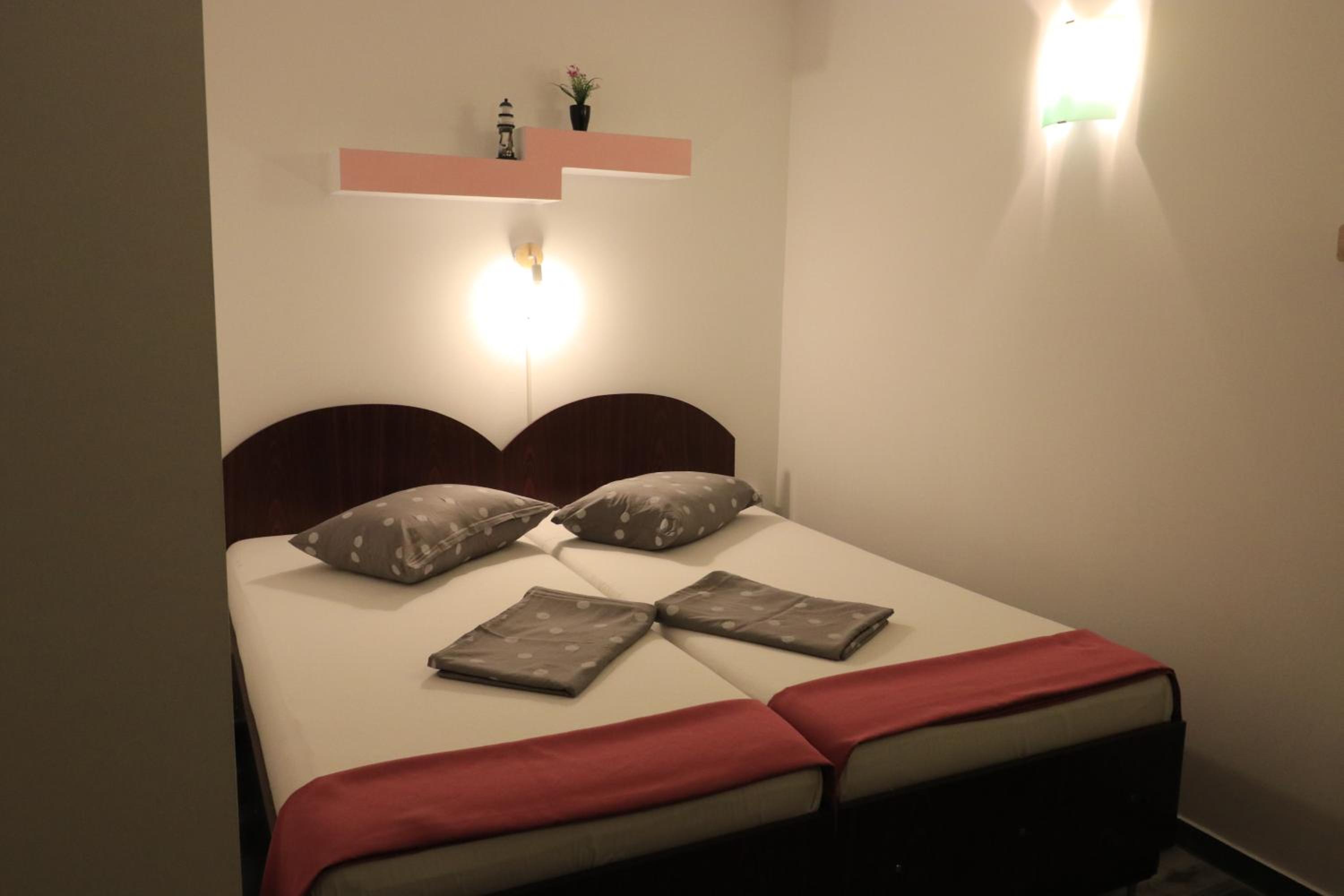 Twin Room - Photo 3