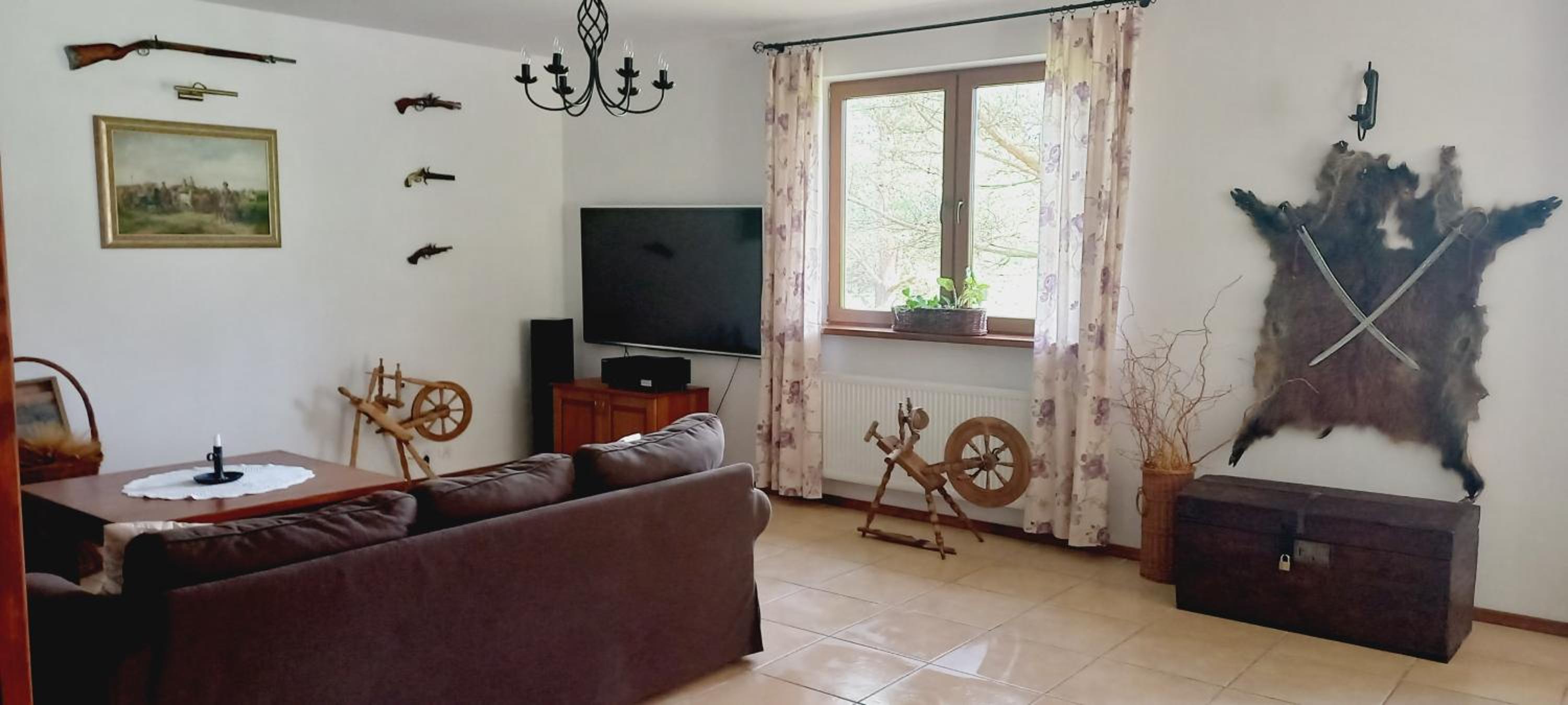 Five-Bedroom House photo 1