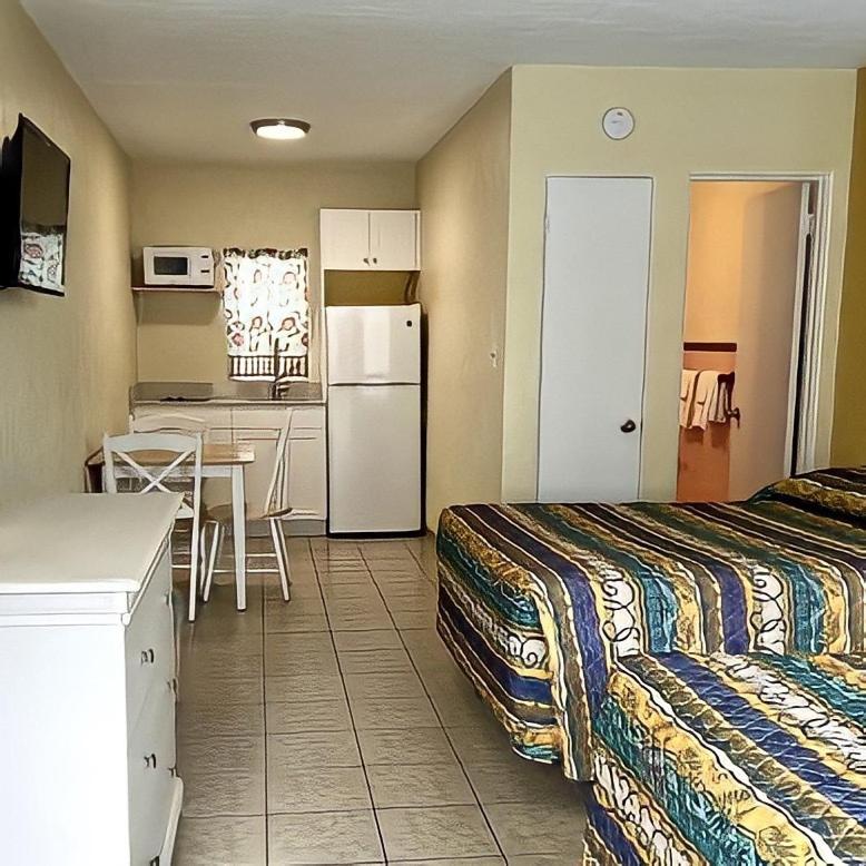 Efficiency Room - Unit F photo 3