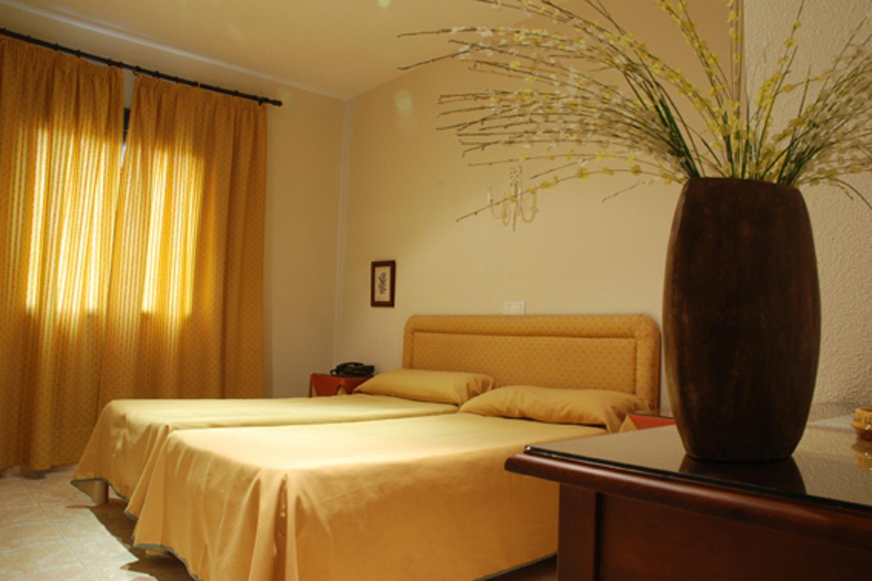 Twin Room - Photo 6