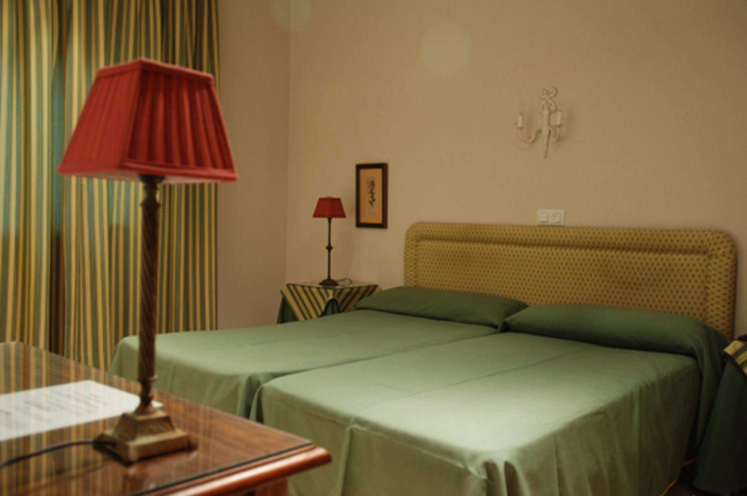 Twin Room - Photo 7