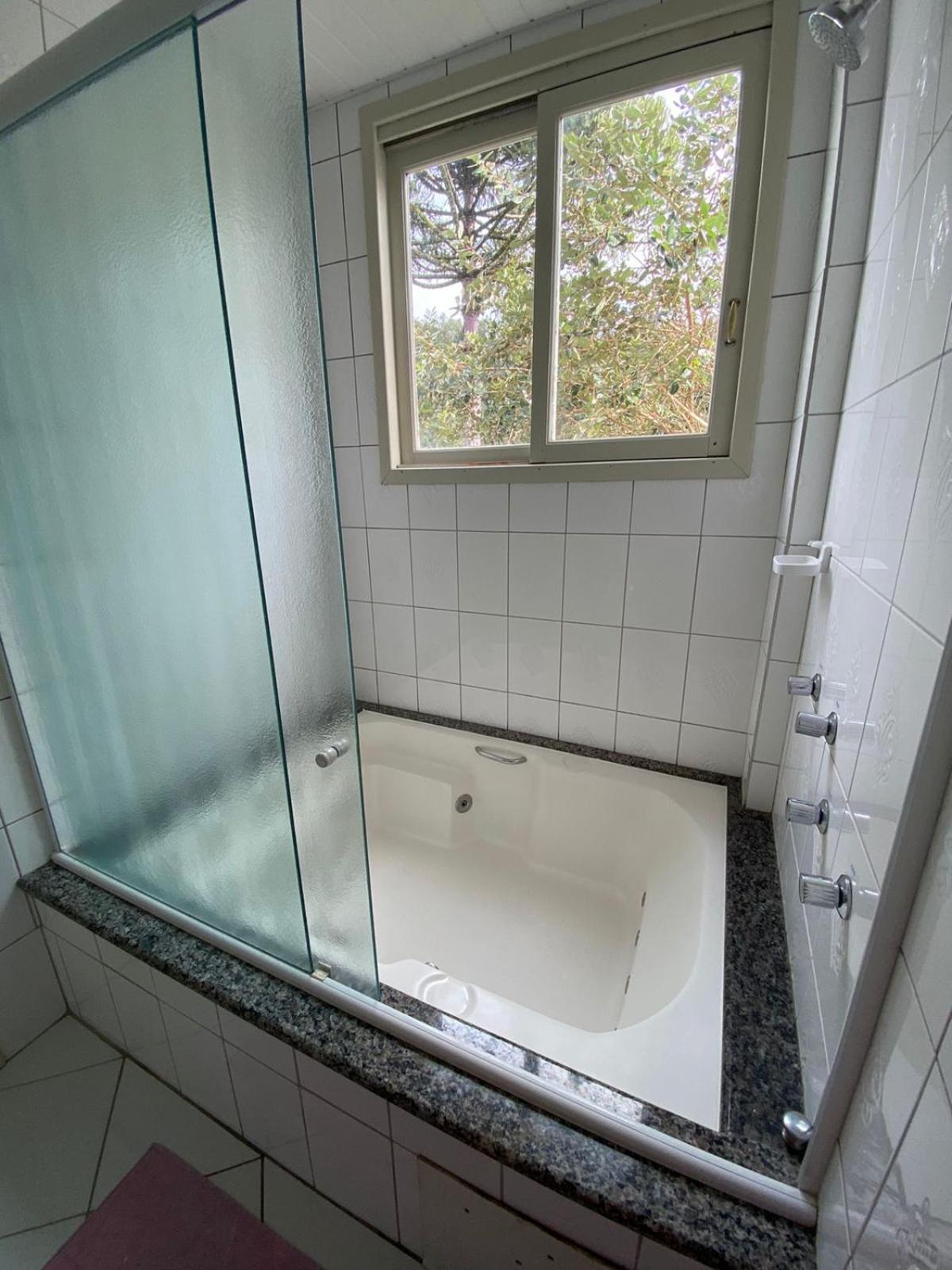 Suite with Spa Bath photo 3