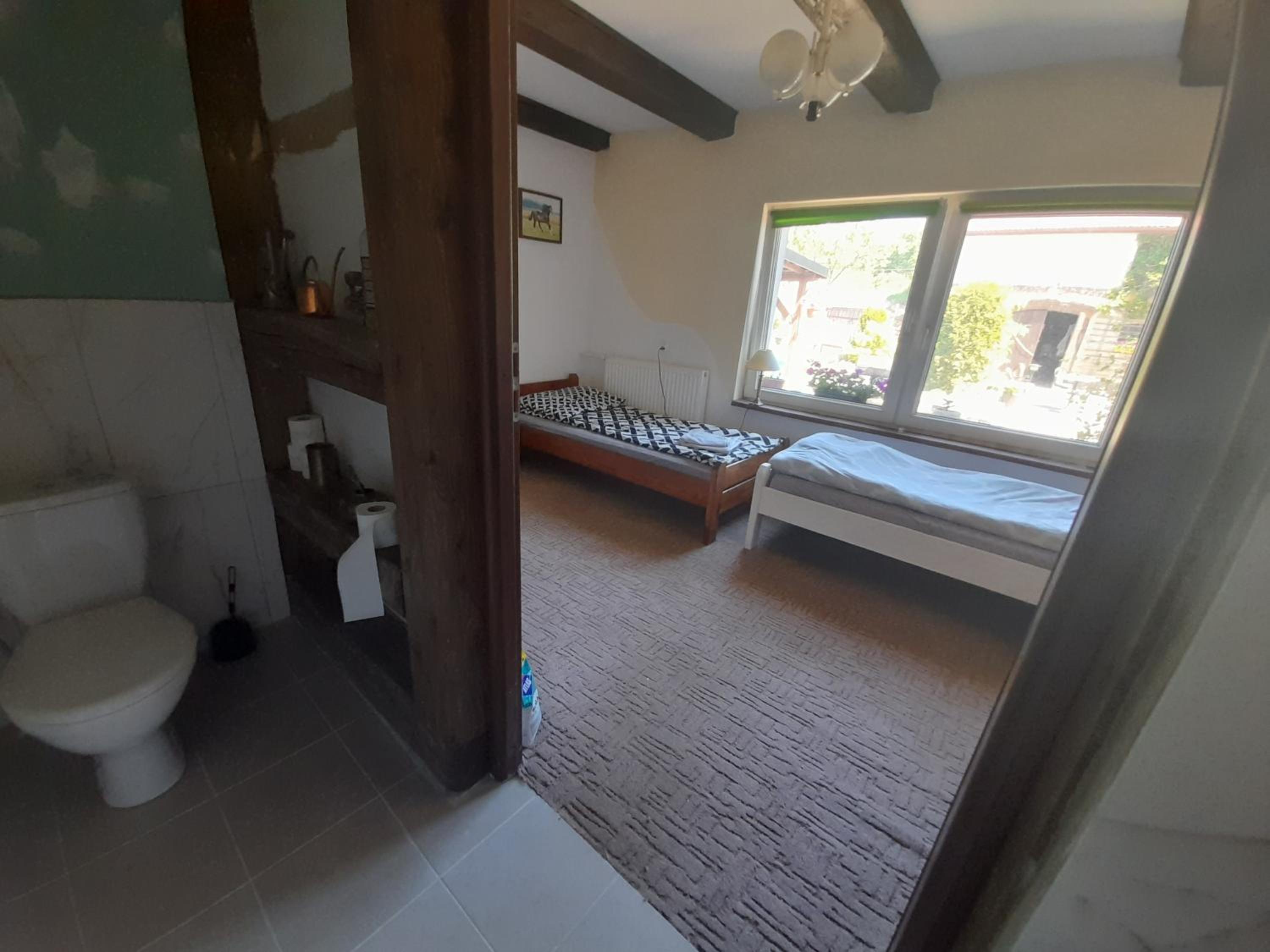 Large Double Room - Photo 3