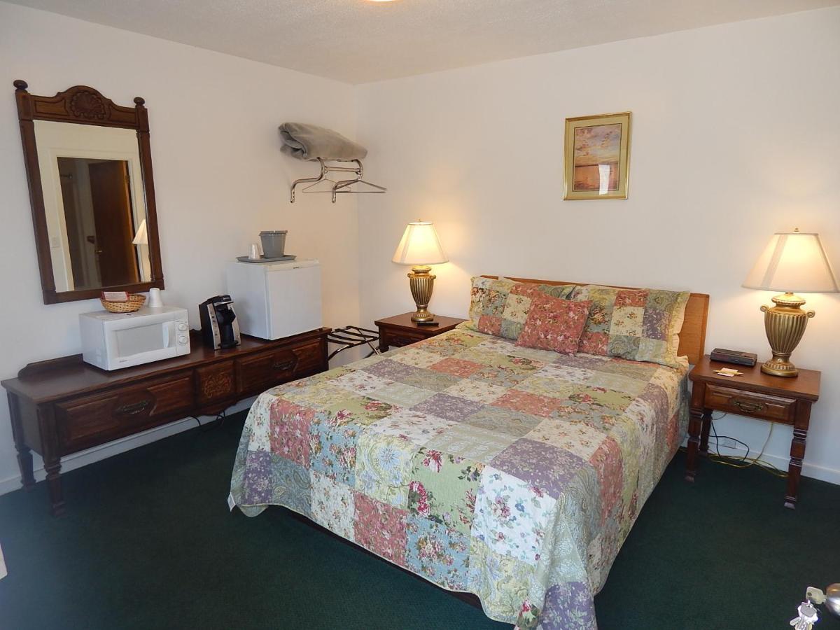 Queen Room photo 2