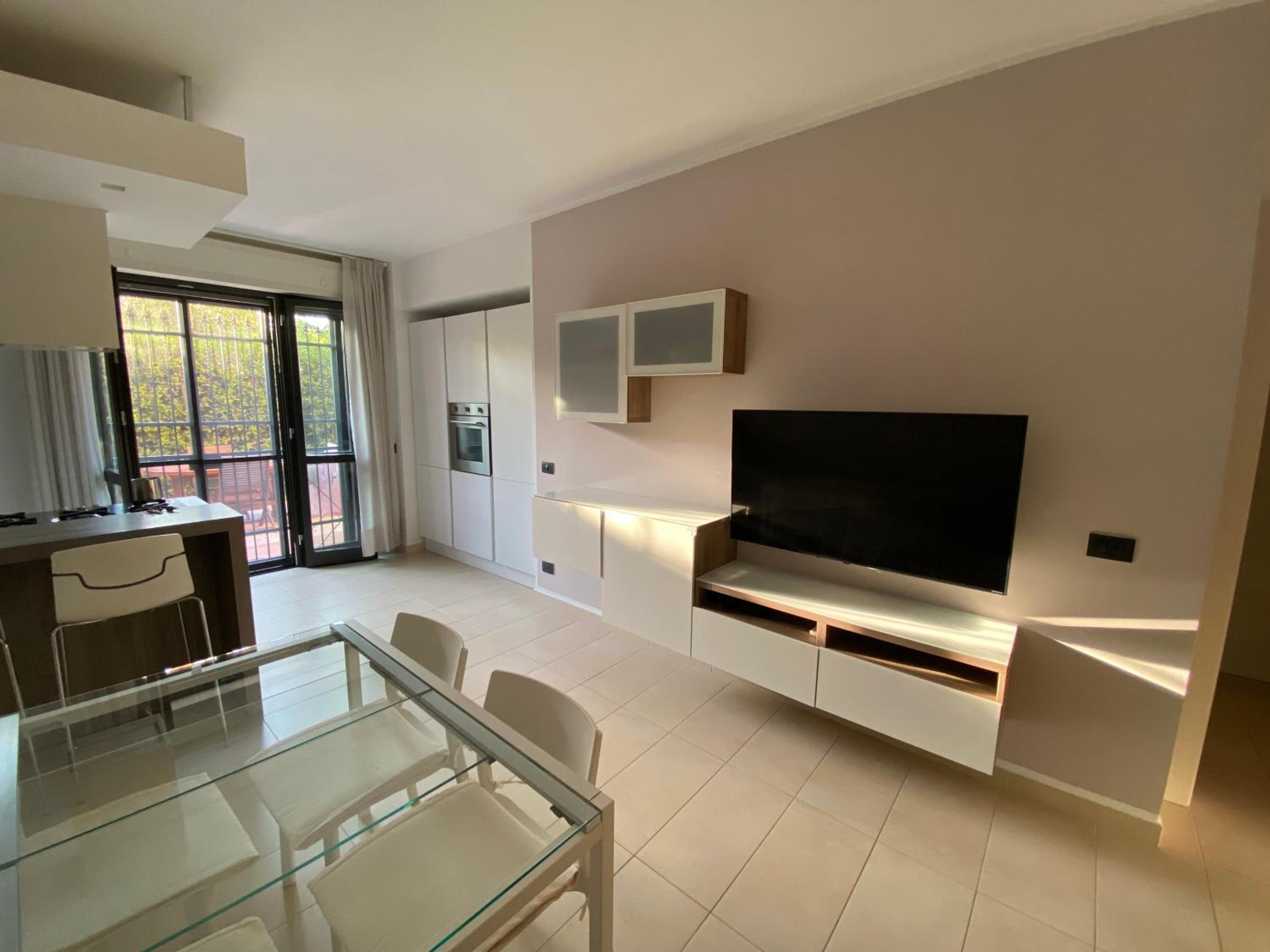 One-Bedroom Apartment photo 1