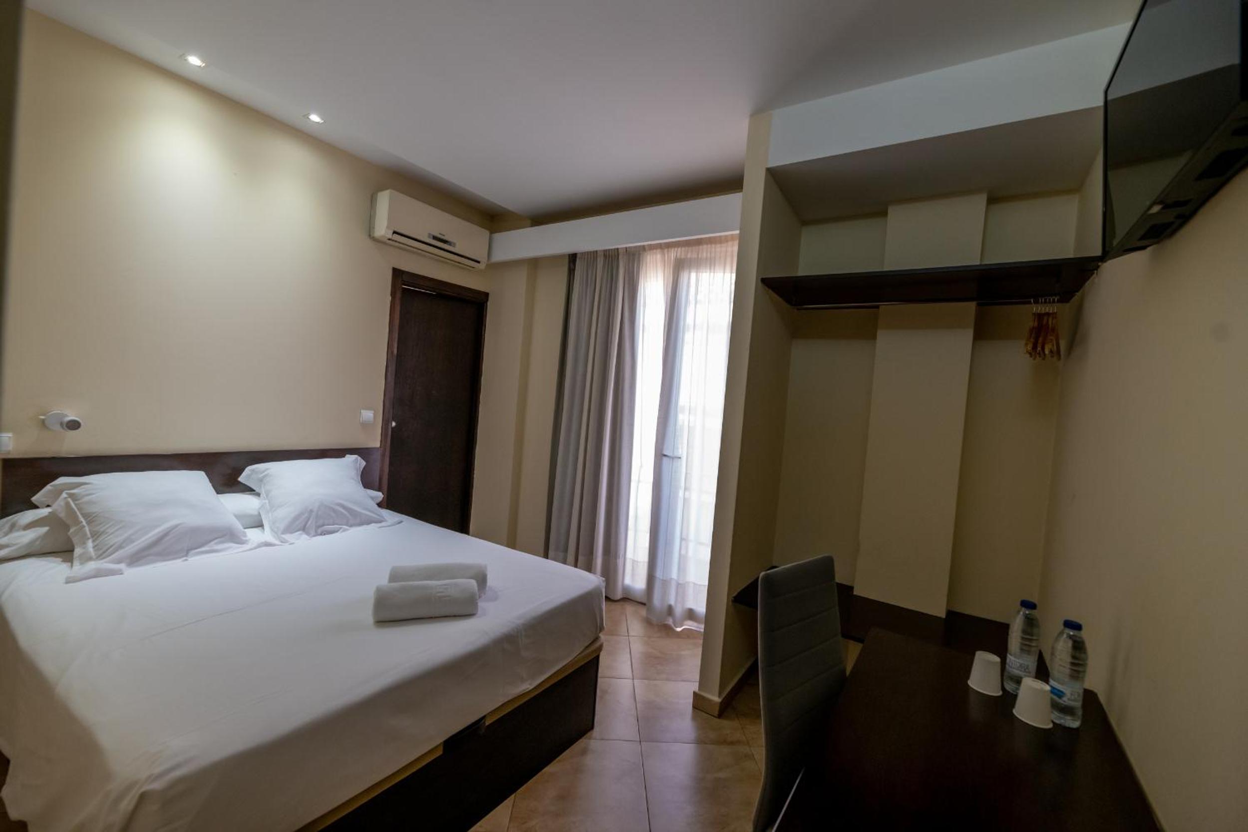Standard Double or Twin Room - Photo 3
