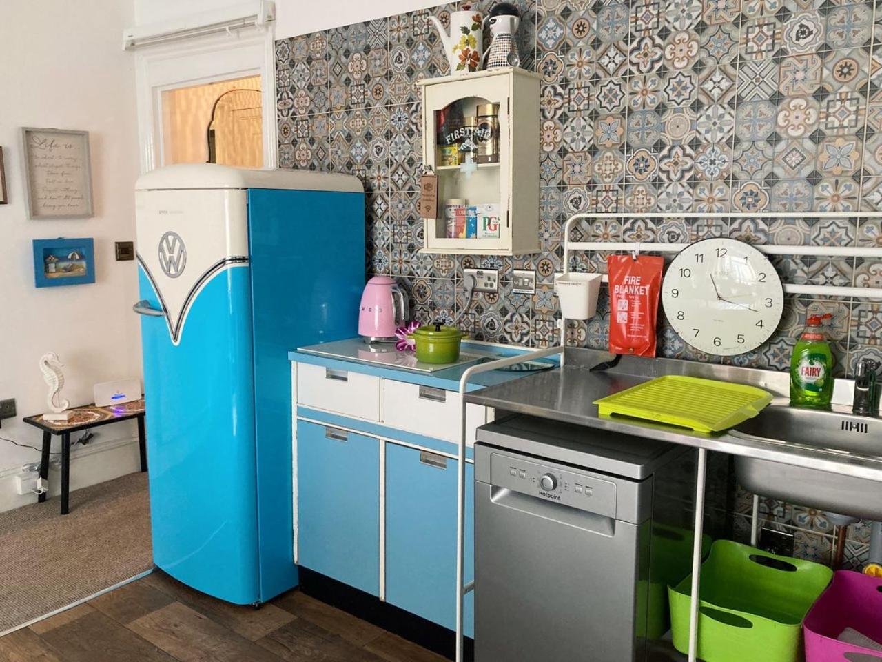 One-Bedroom Apartment - Photo 2