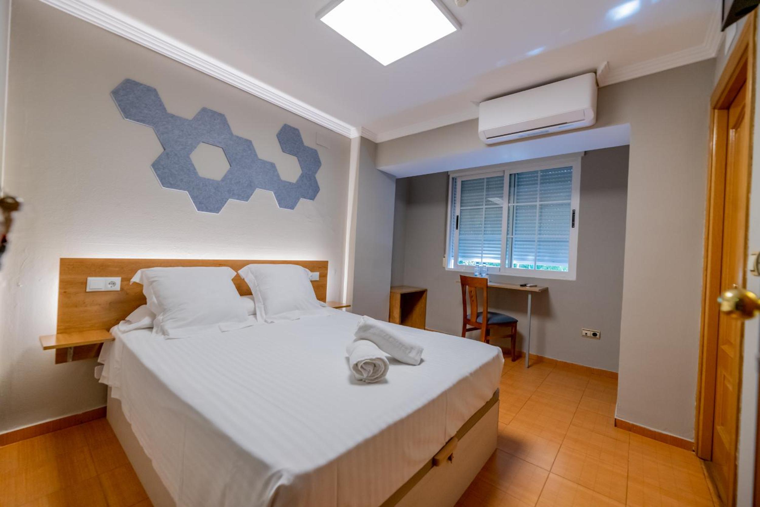 Standard Double or Twin Room - Photo 20